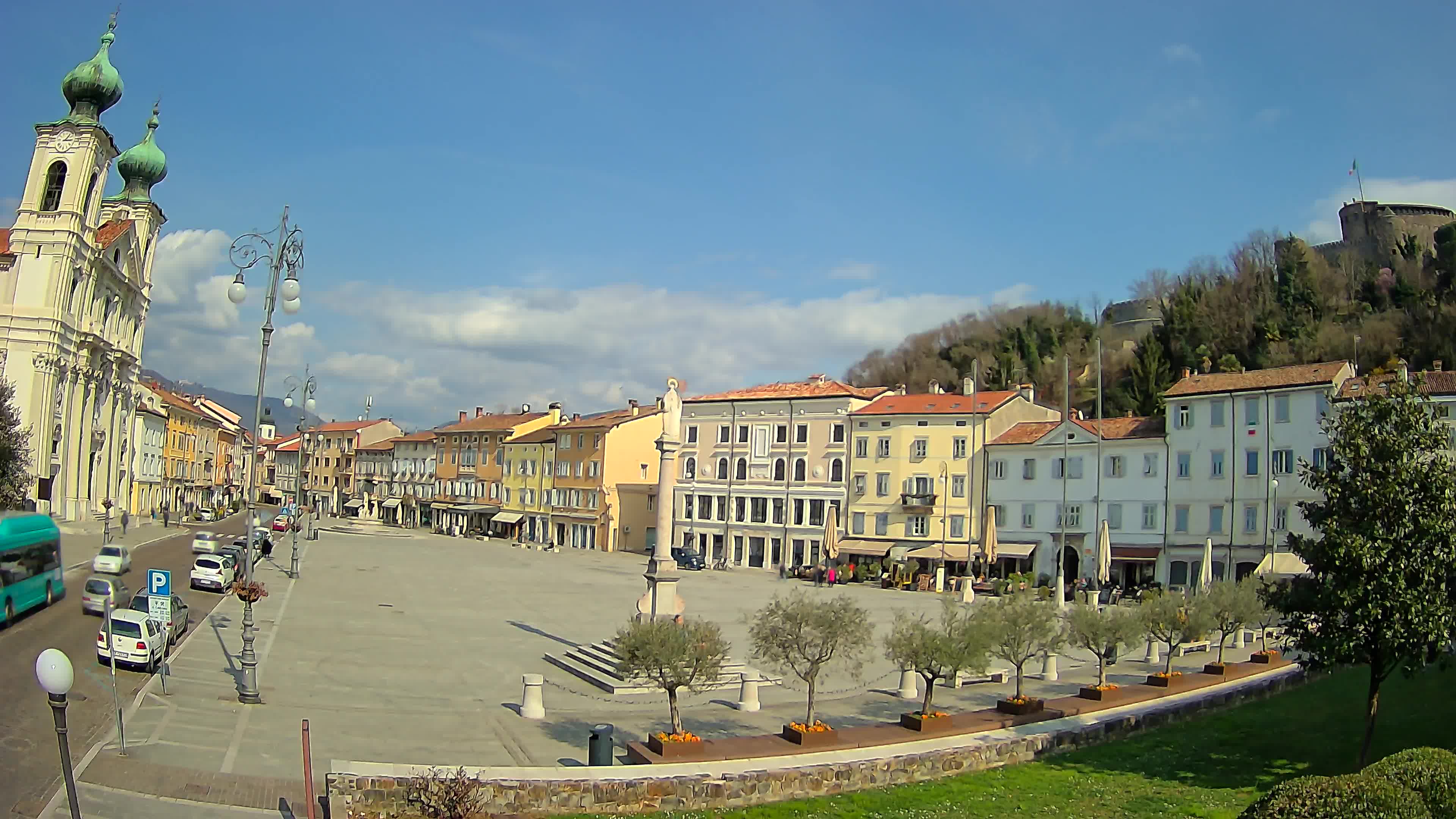 Gorizia – Plaza Vittoria – iglesia de San Pedro. Ignacio