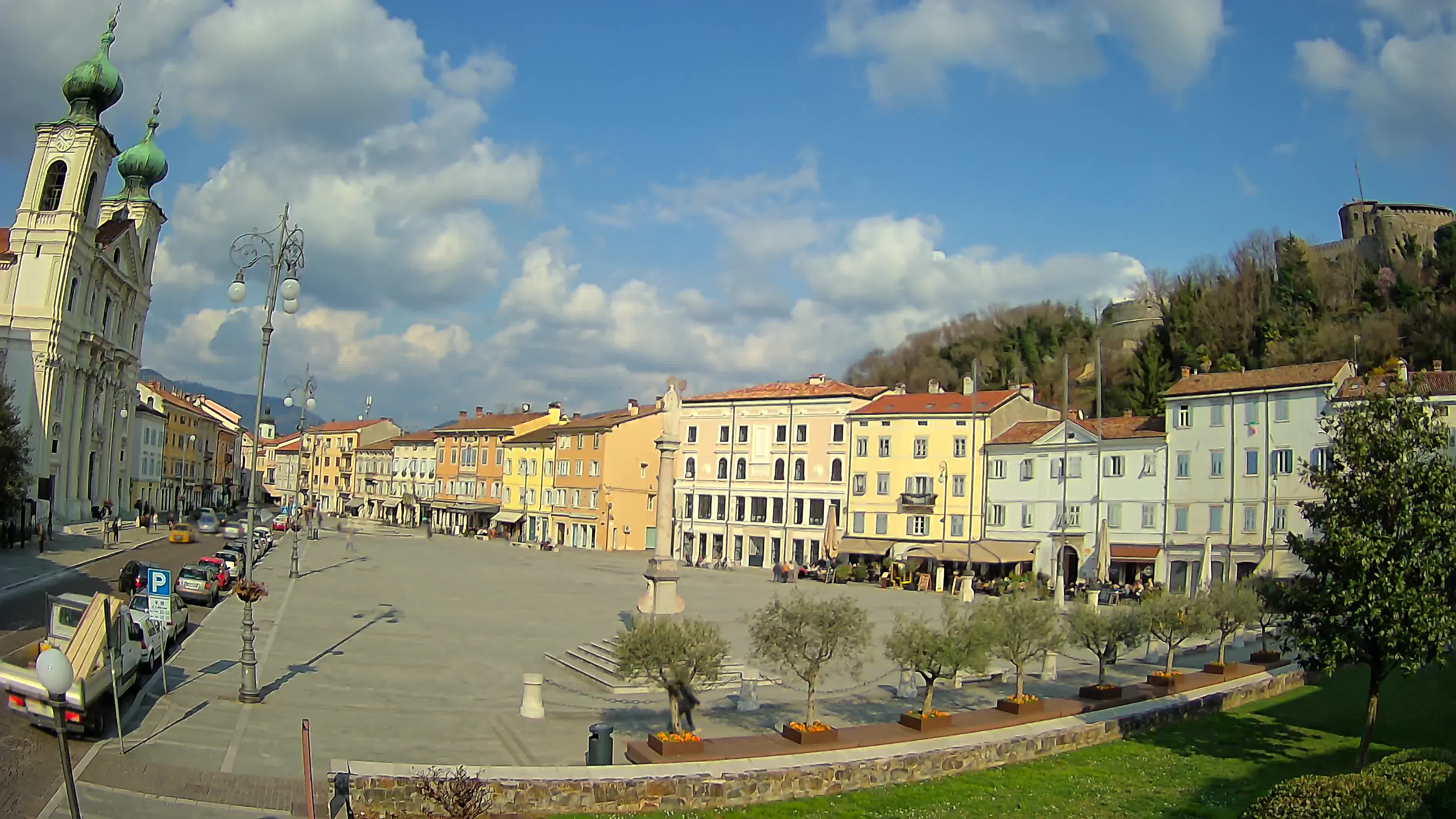 Gorizia – Plaza Vittoria – iglesia de San Pedro. Ignacio