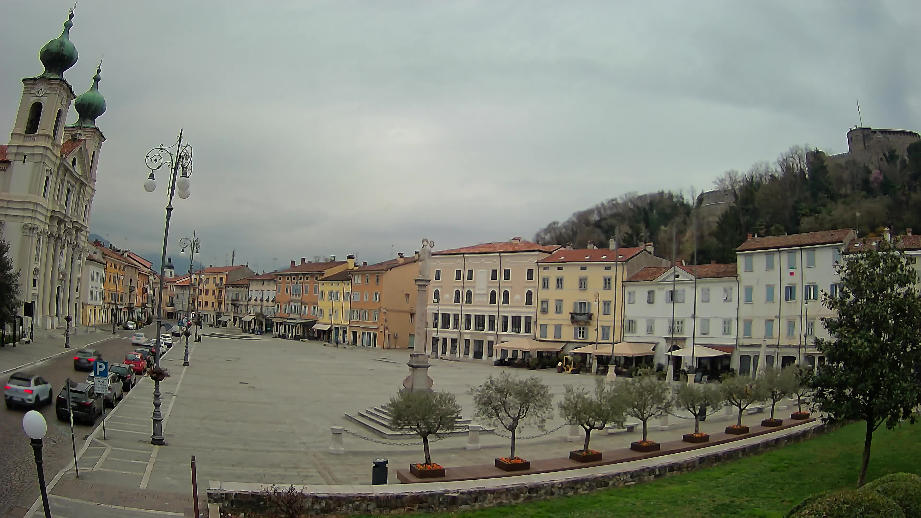 Gorizia – Plaza Vittoria – iglesia de San Pedro. Ignacio