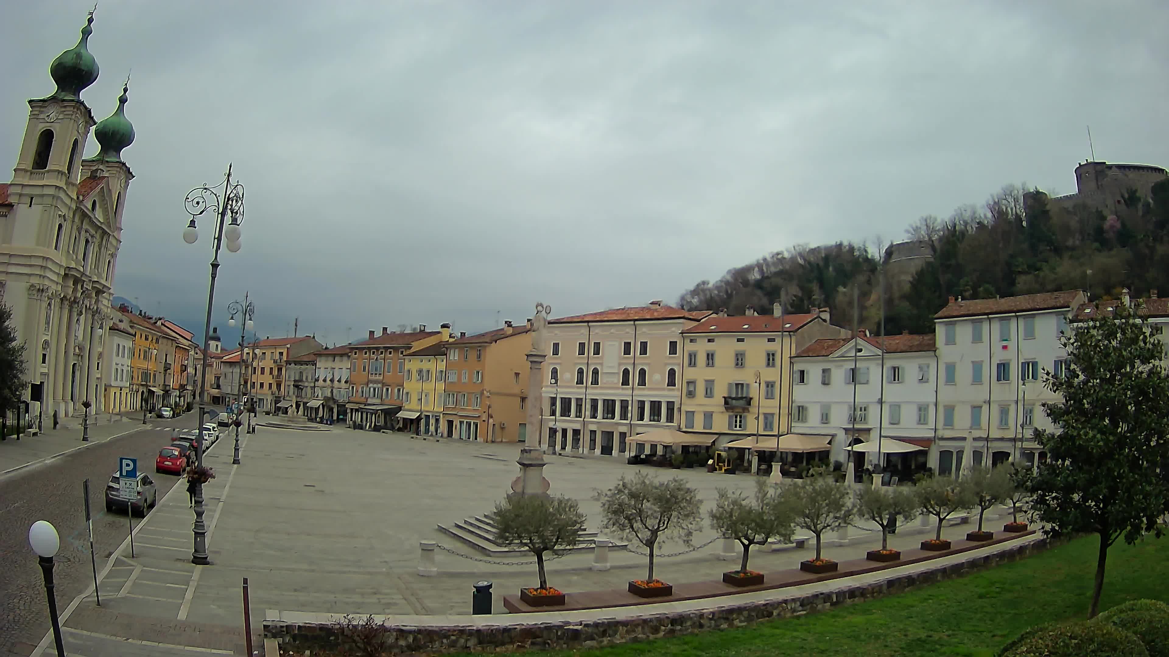 Gorizia – Plaza Vittoria – iglesia de San Pedro. Ignacio