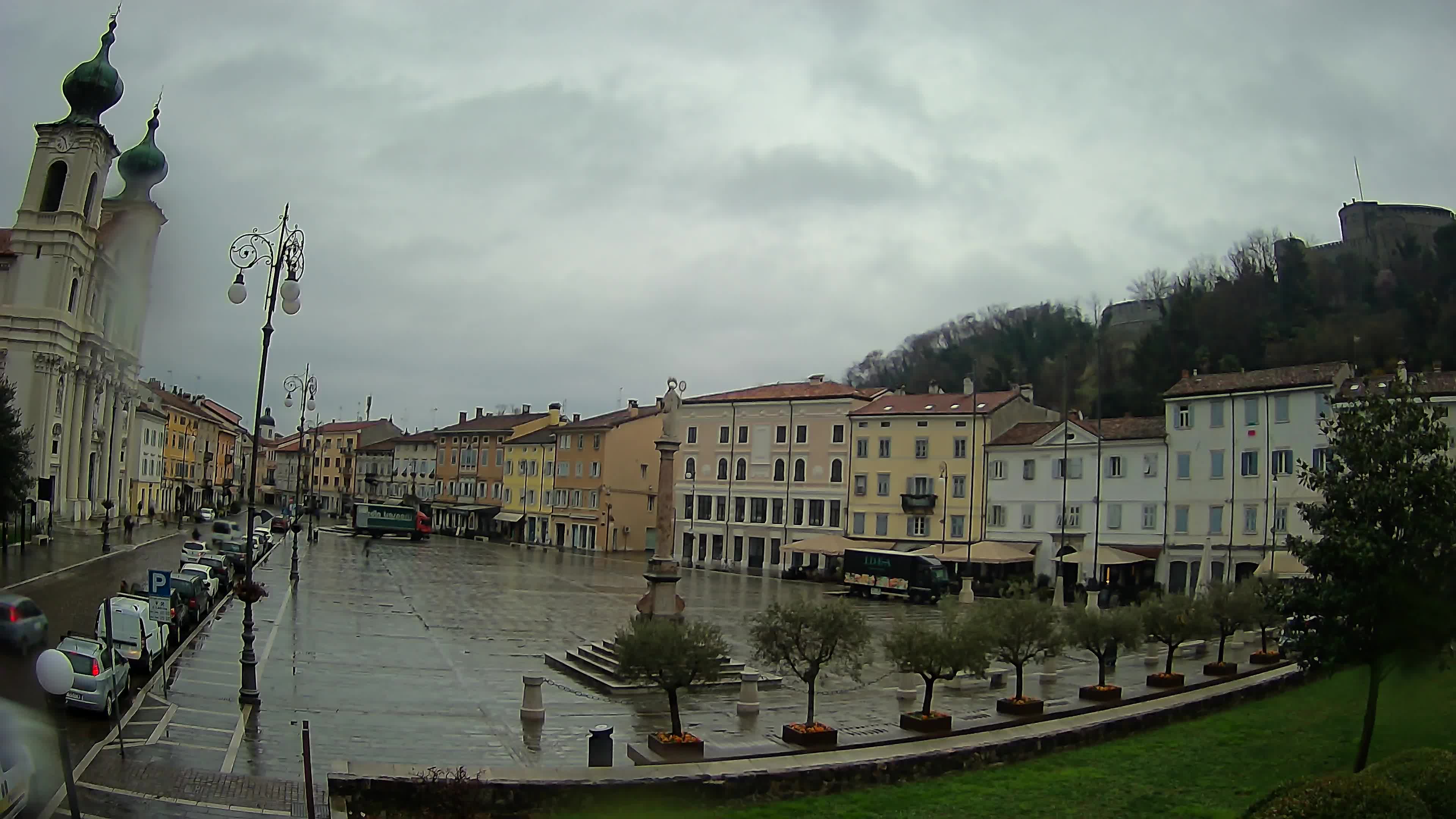 Gorizia – Plaza Vittoria – iglesia de San Pedro. Ignacio