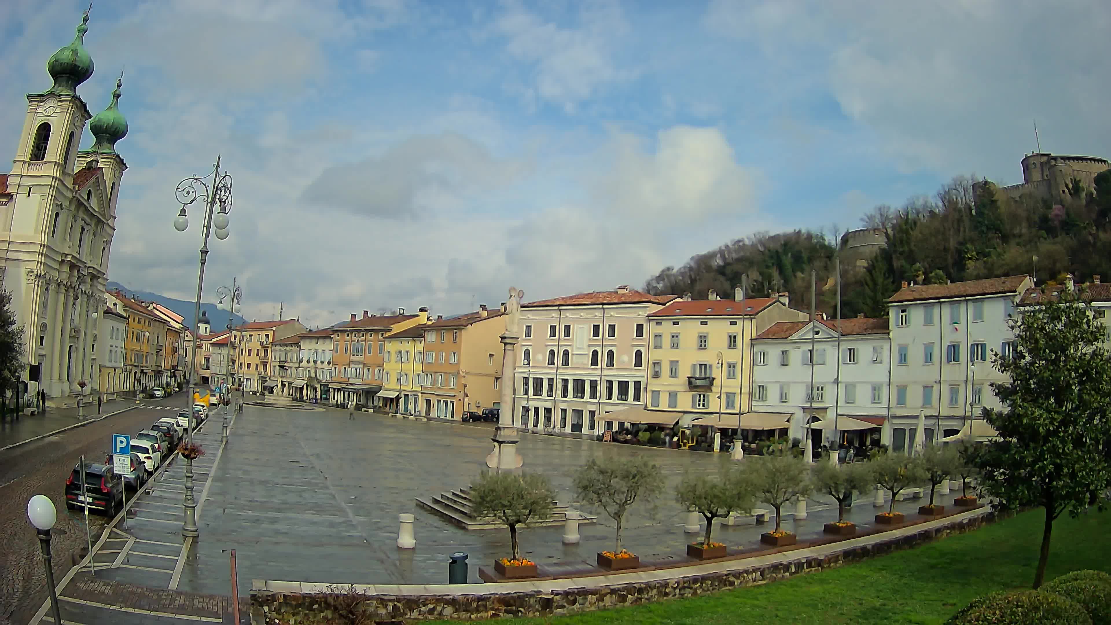 Gorizia – Plaza Vittoria – iglesia de San Pedro. Ignacio