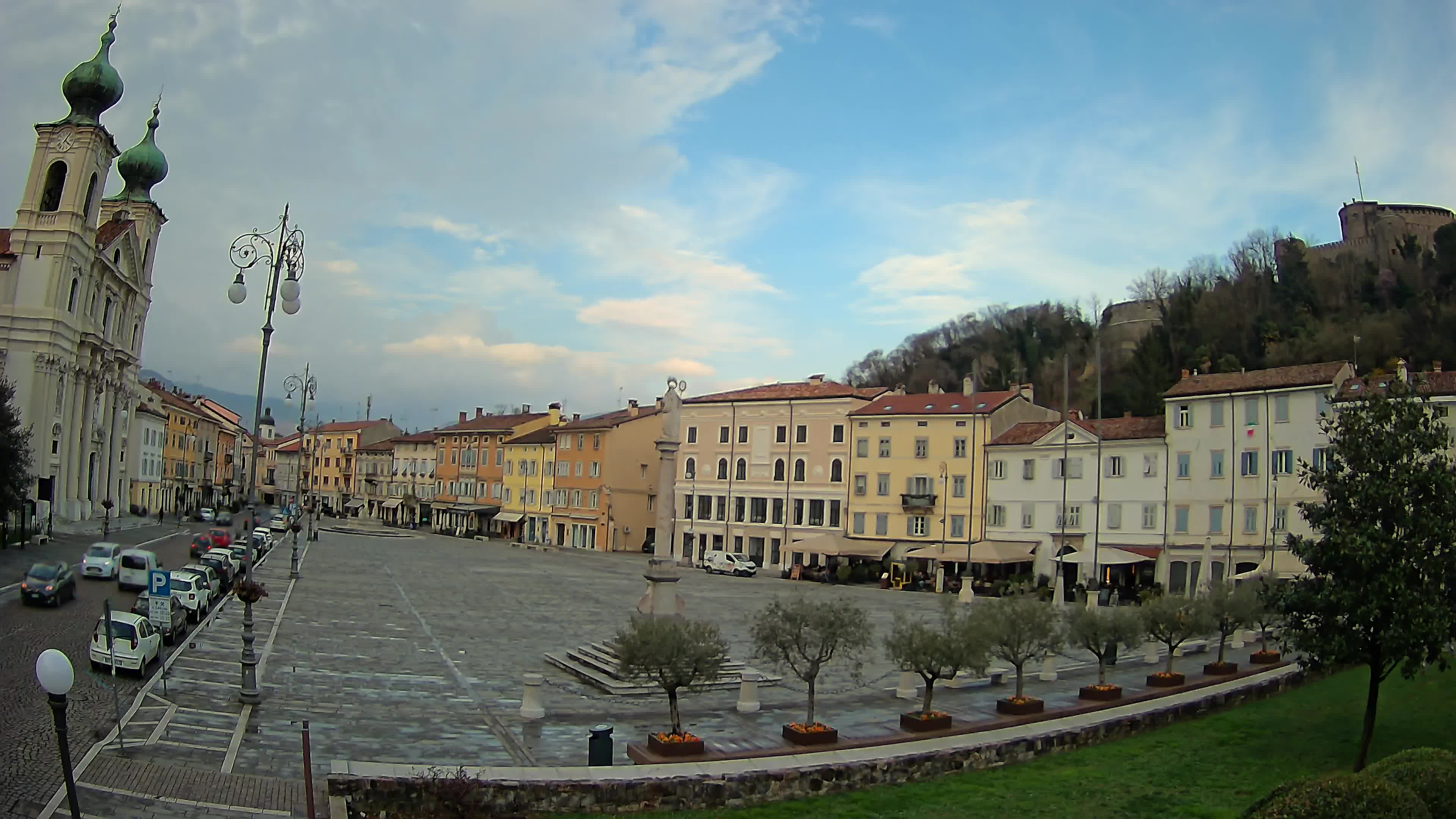 Kamera Gorica Travnik in cerkev sv. Ignacija