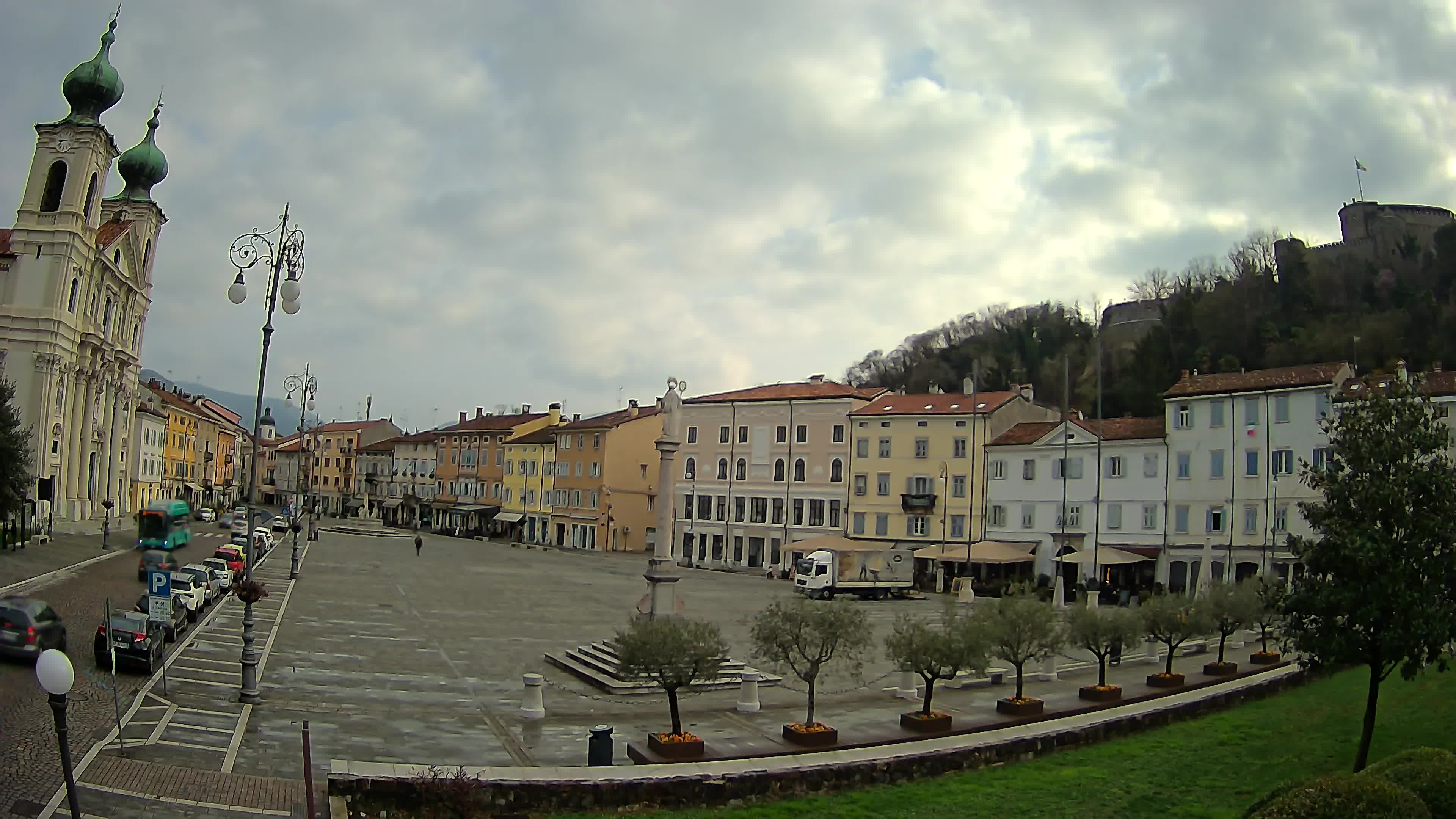 Gorizia – Plaza Vittoria – iglesia de San Pedro. Ignacio