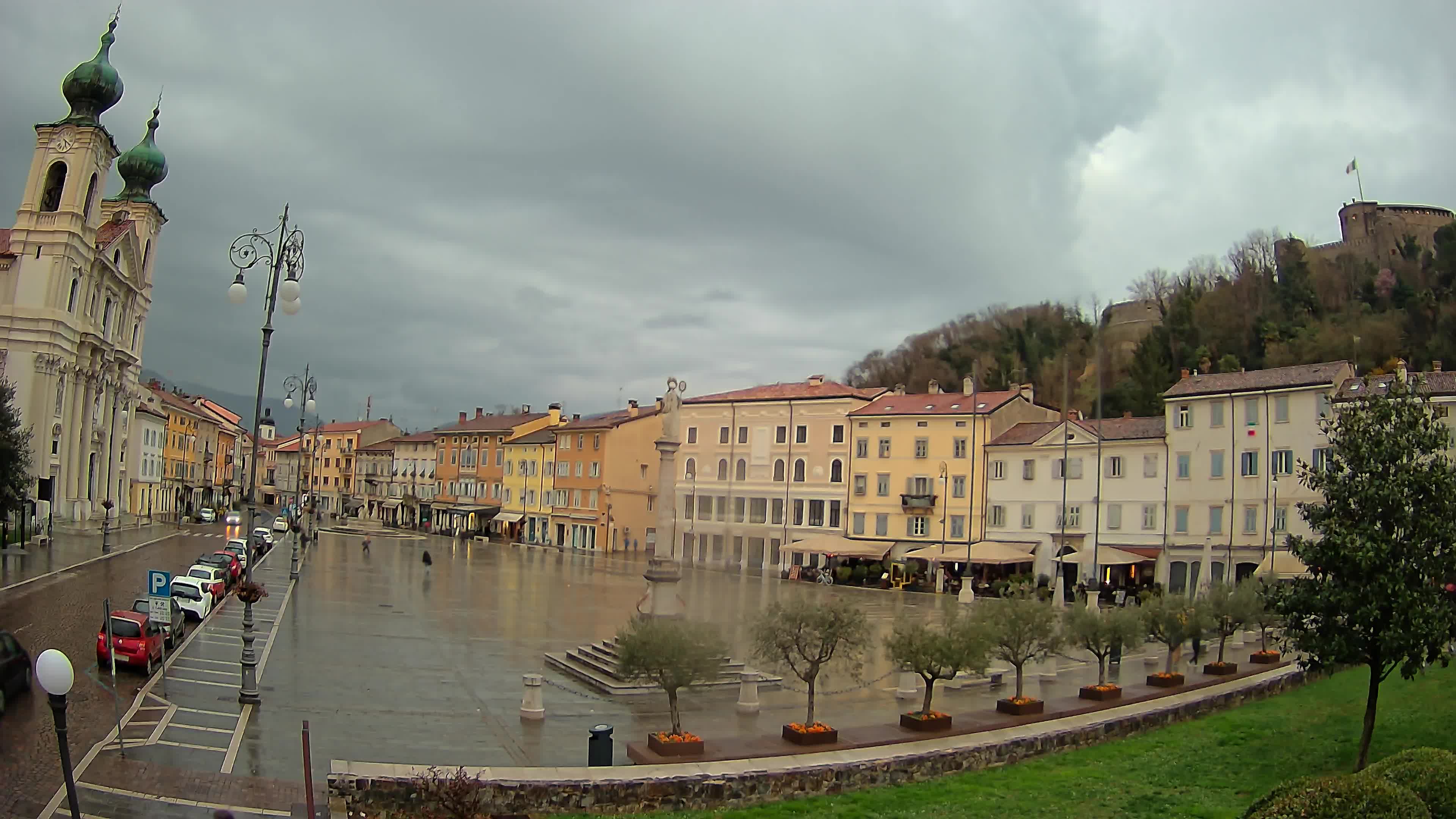 Gorizia Piazza della Vittoria e chiesa di S. Ignazio