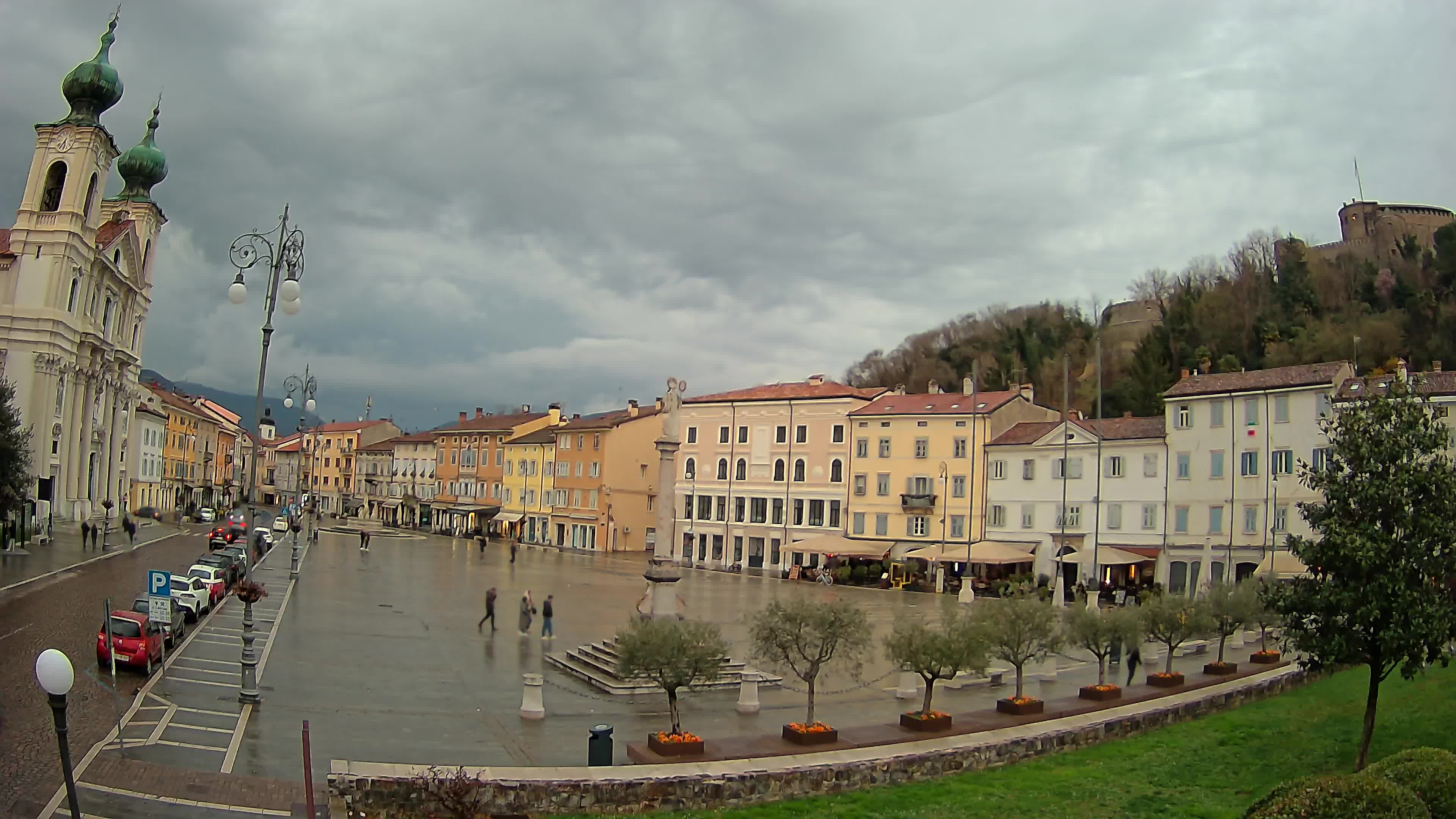 Gorizia Piazza della Vittoria e chiesa di S. Ignazio
