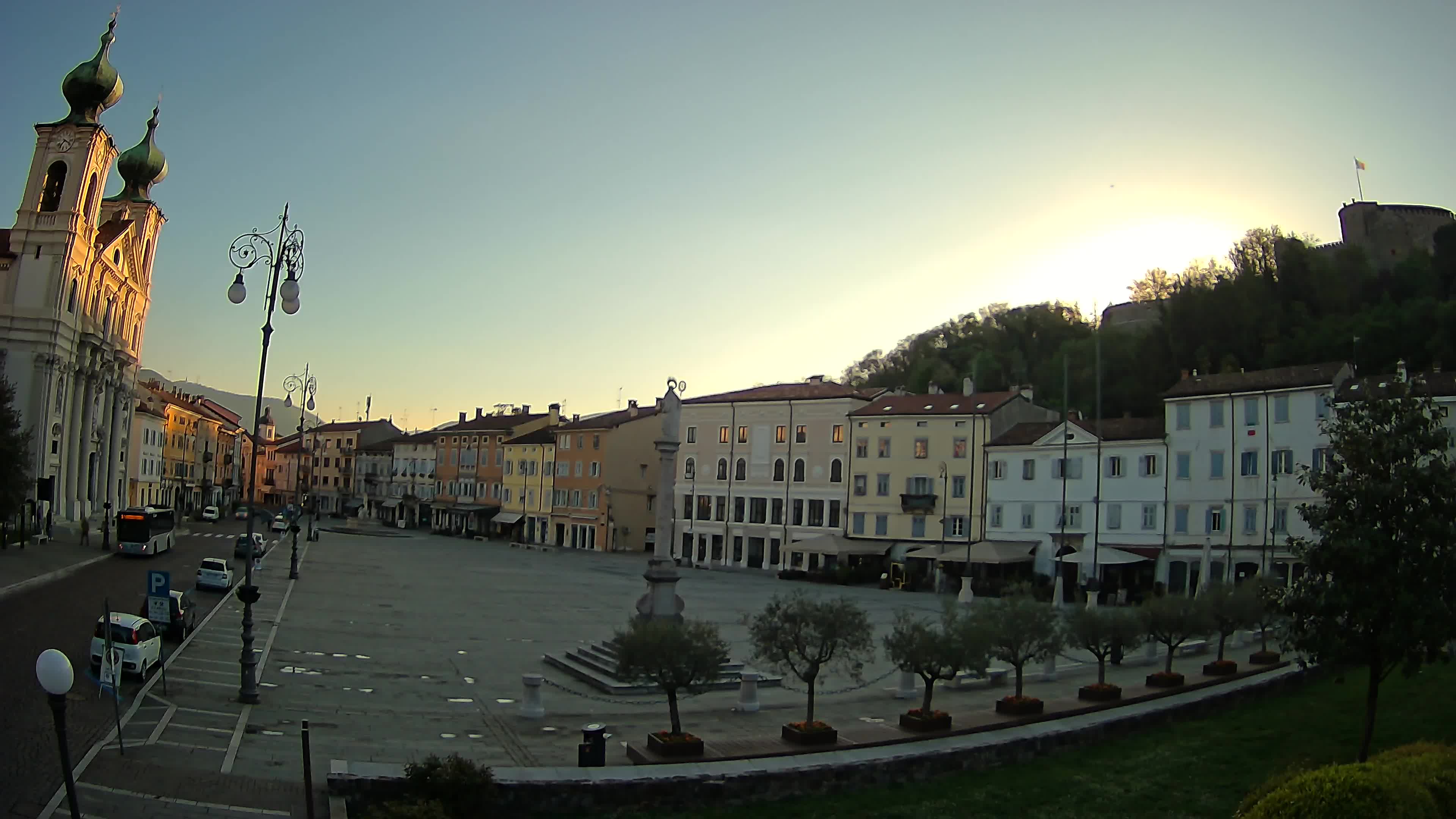 Gorizia Piazza della Vittoria e chiesa di S. Ignazio