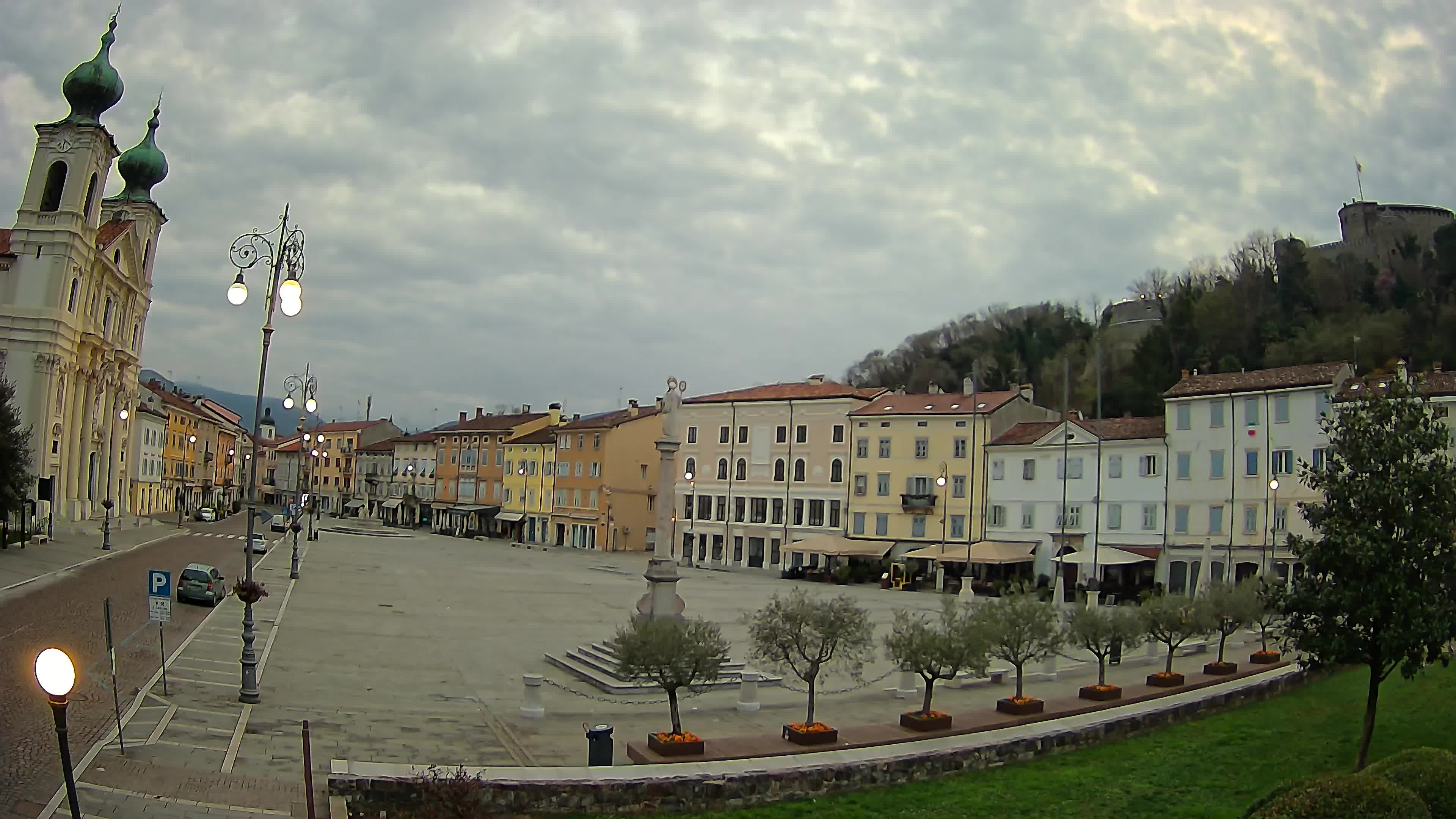 Kamera Gorica Travnik in cerkev sv. Ignacija