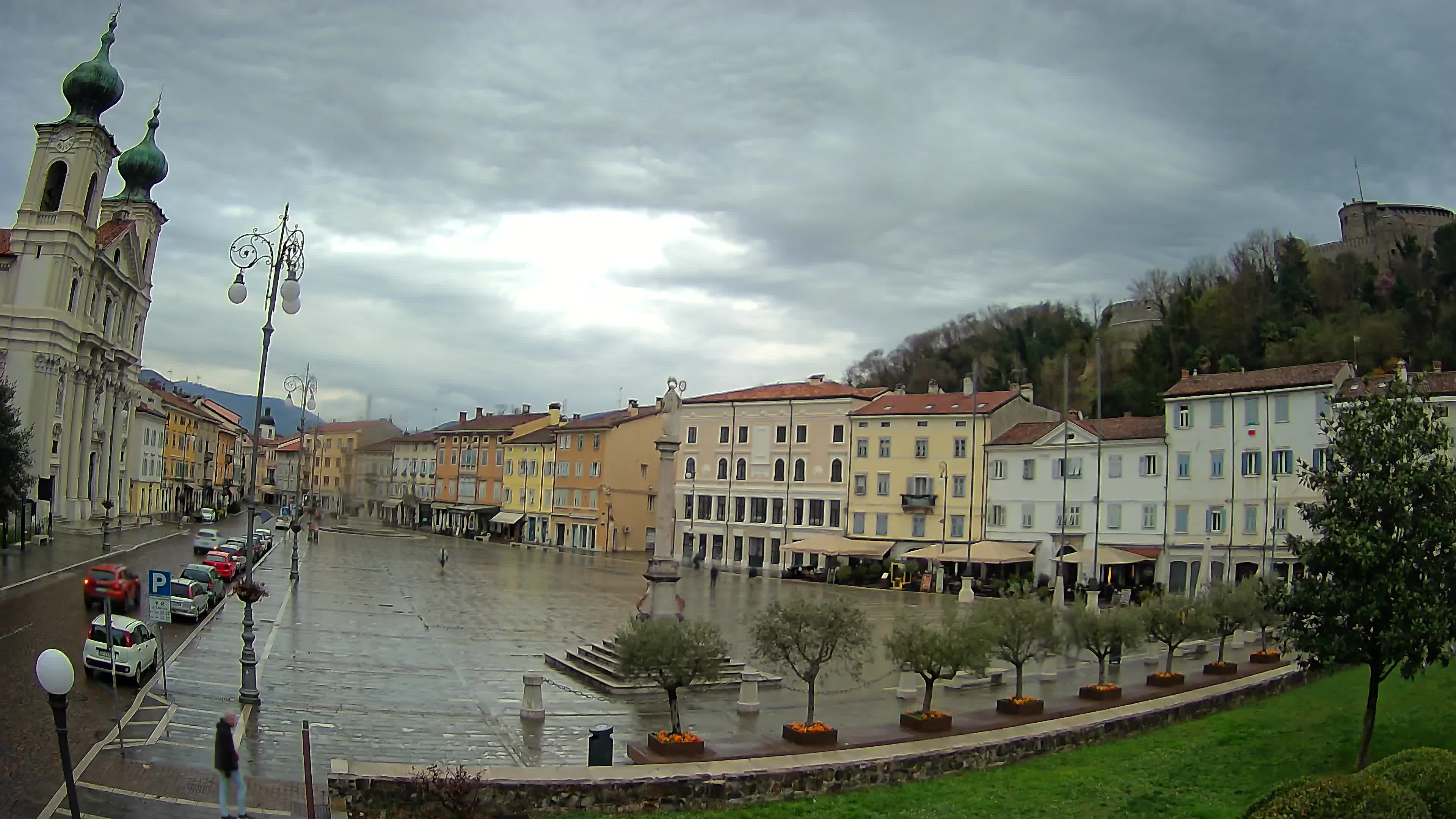 Gorizia Piazza della Vittoria e chiesa di S. Ignazio