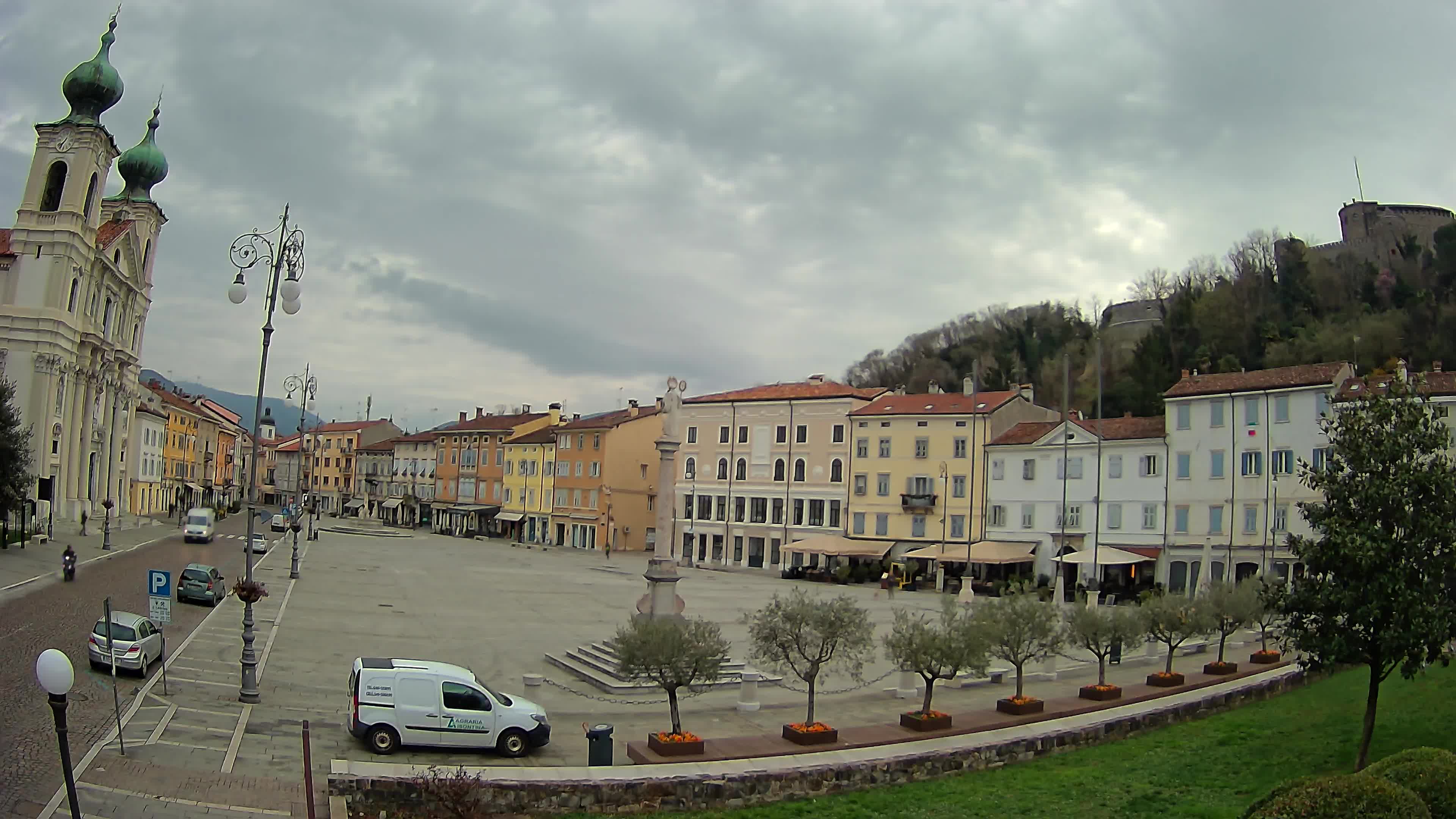 Gorizia Piazza della Vittoria e chiesa di S. Ignazio