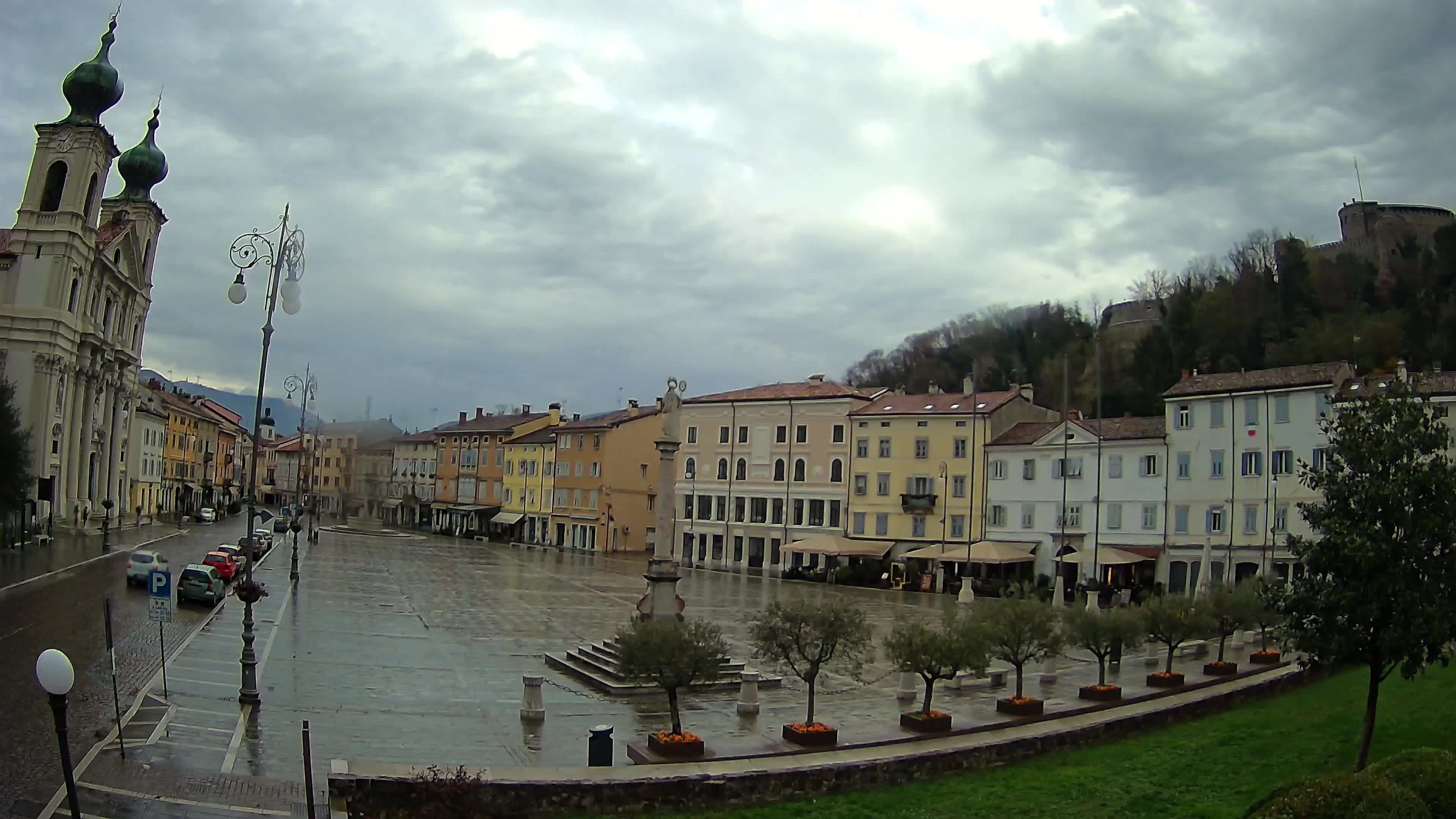 Gorizia Piazza della Vittoria e chiesa di S. Ignazio