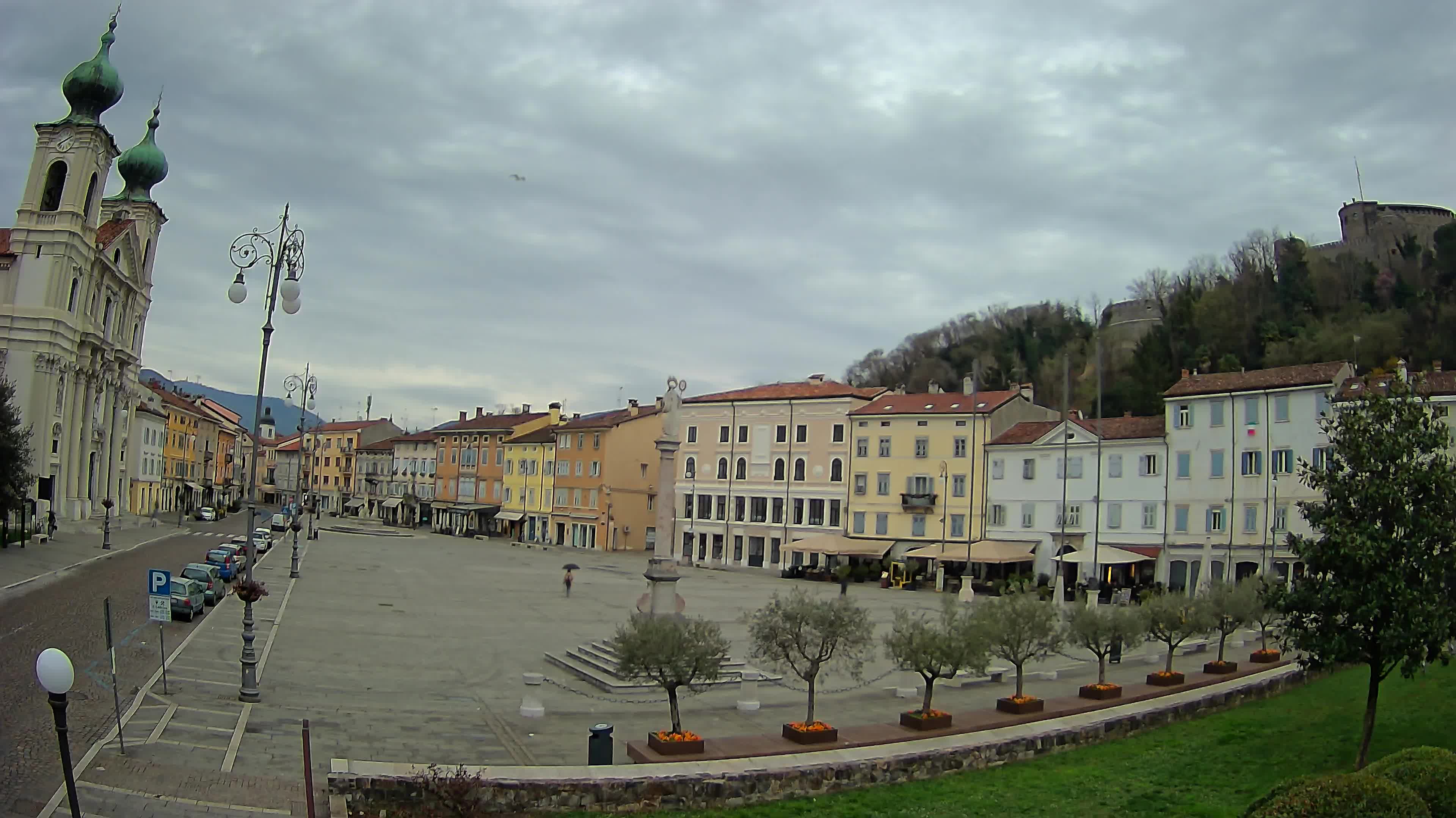 Kamera Gorica Travnik in cerkev sv. Ignacija