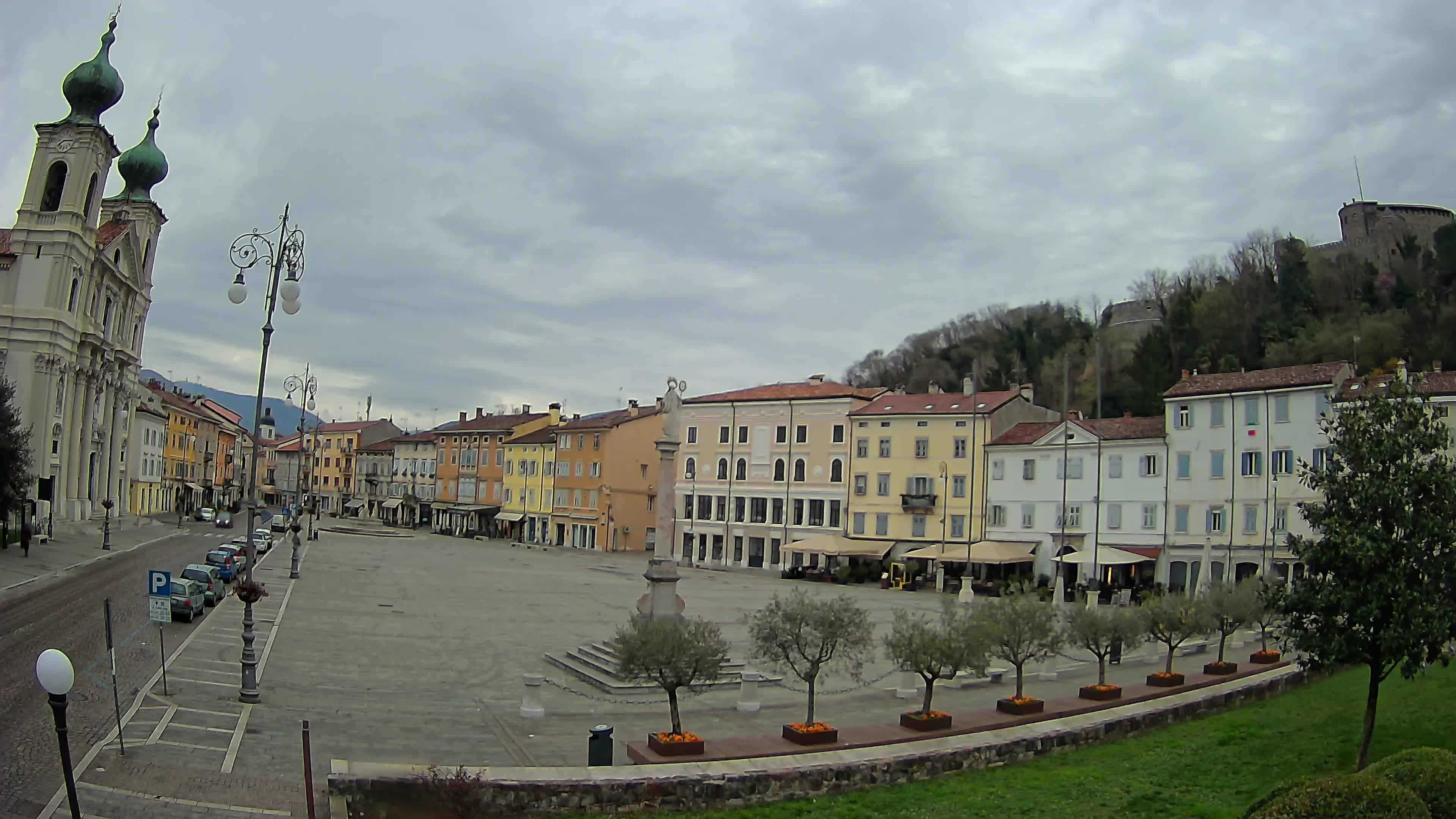 Kamera Gorica Travnik in cerkev sv. Ignacija