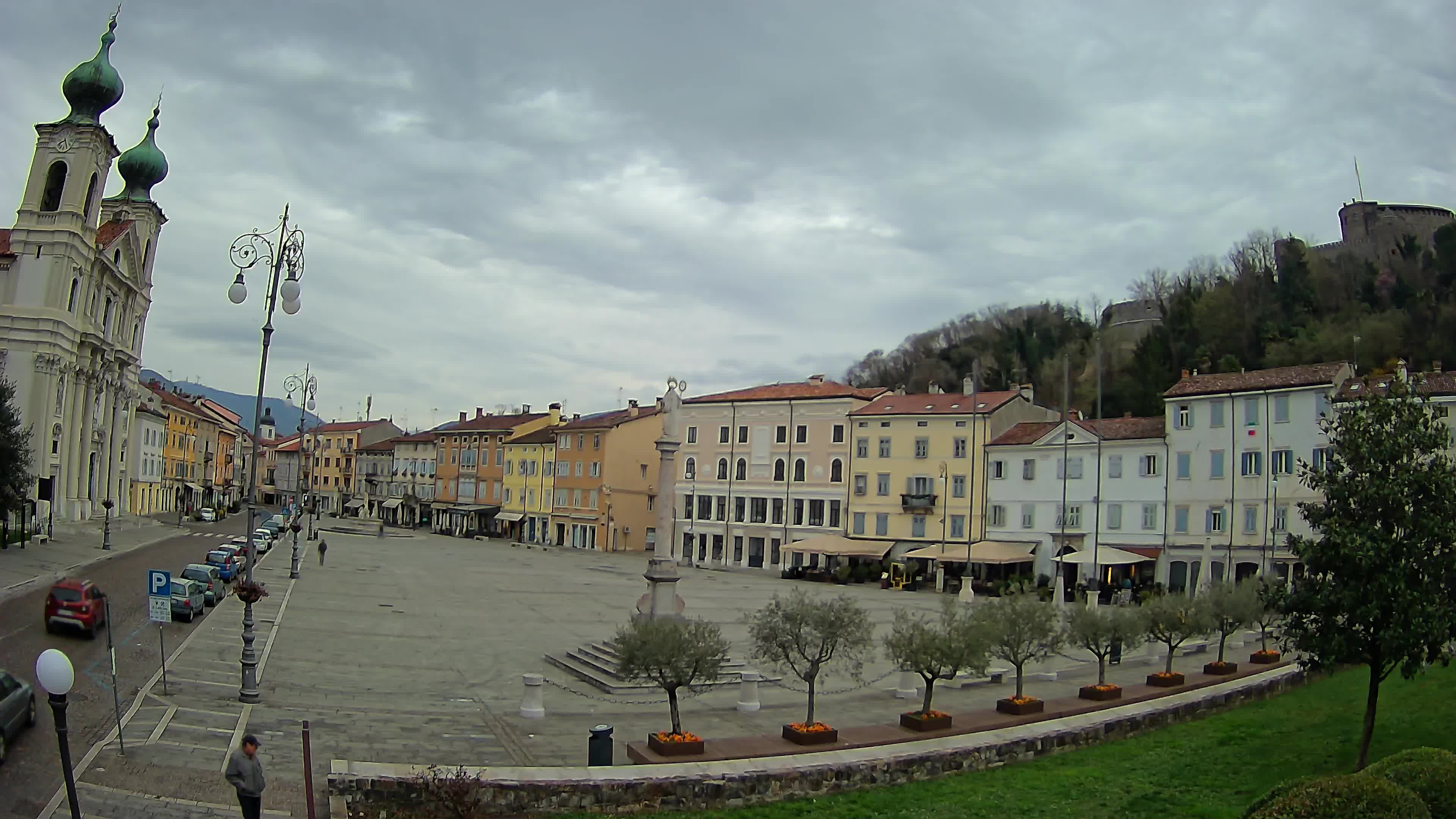 Gorizia Piazza della Vittoria e chiesa di S. Ignazio