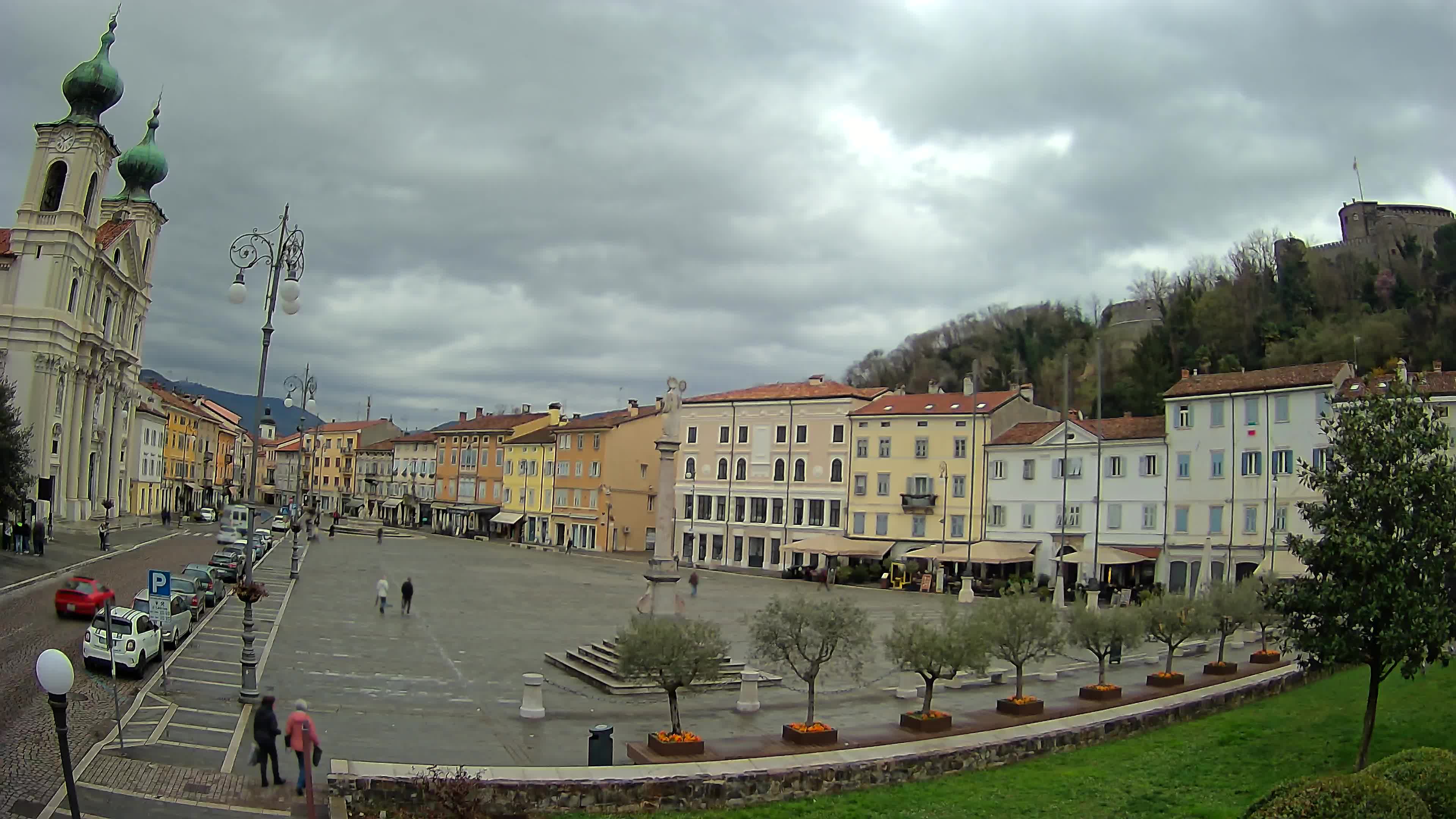 Gorizia Piazza della Vittoria e chiesa di S. Ignazio