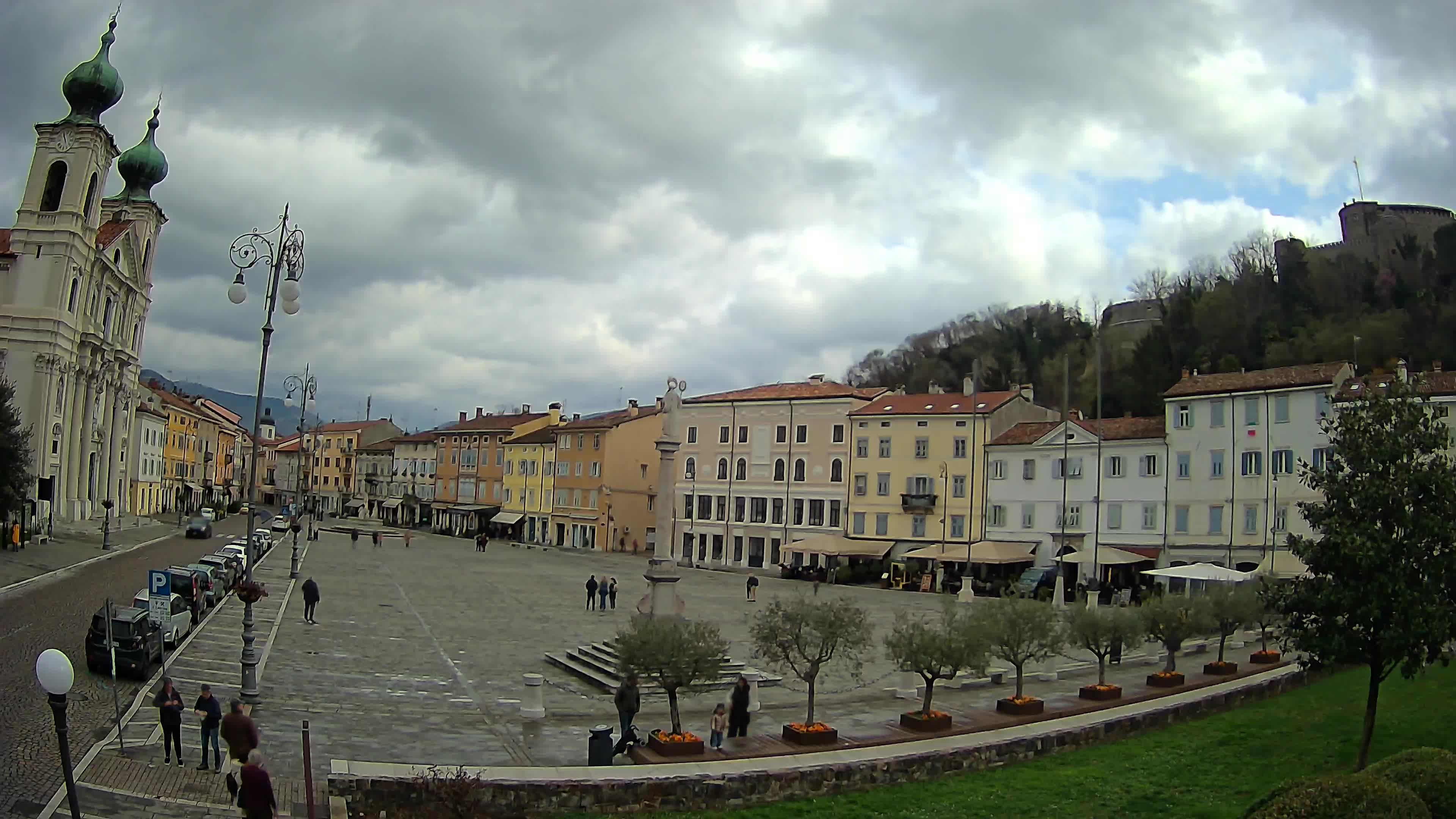 Gorizia Piazza della Vittoria e chiesa di S. Ignazio