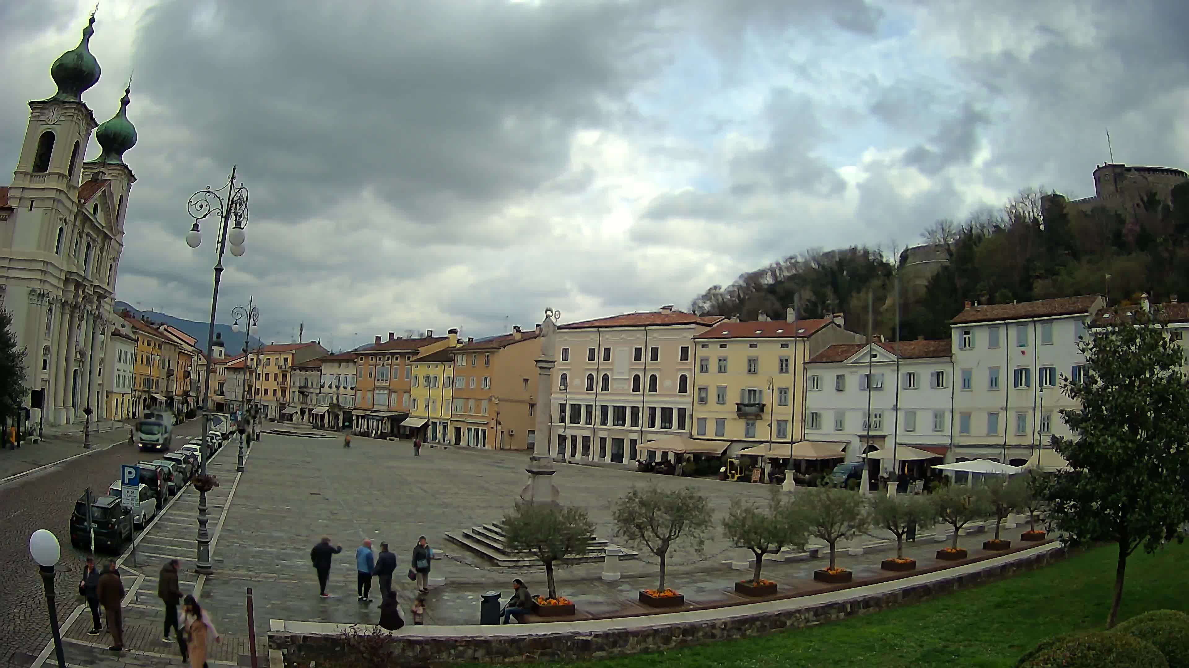 Gorizia – Plaza Vittoria – iglesia de San Pedro. Ignacio