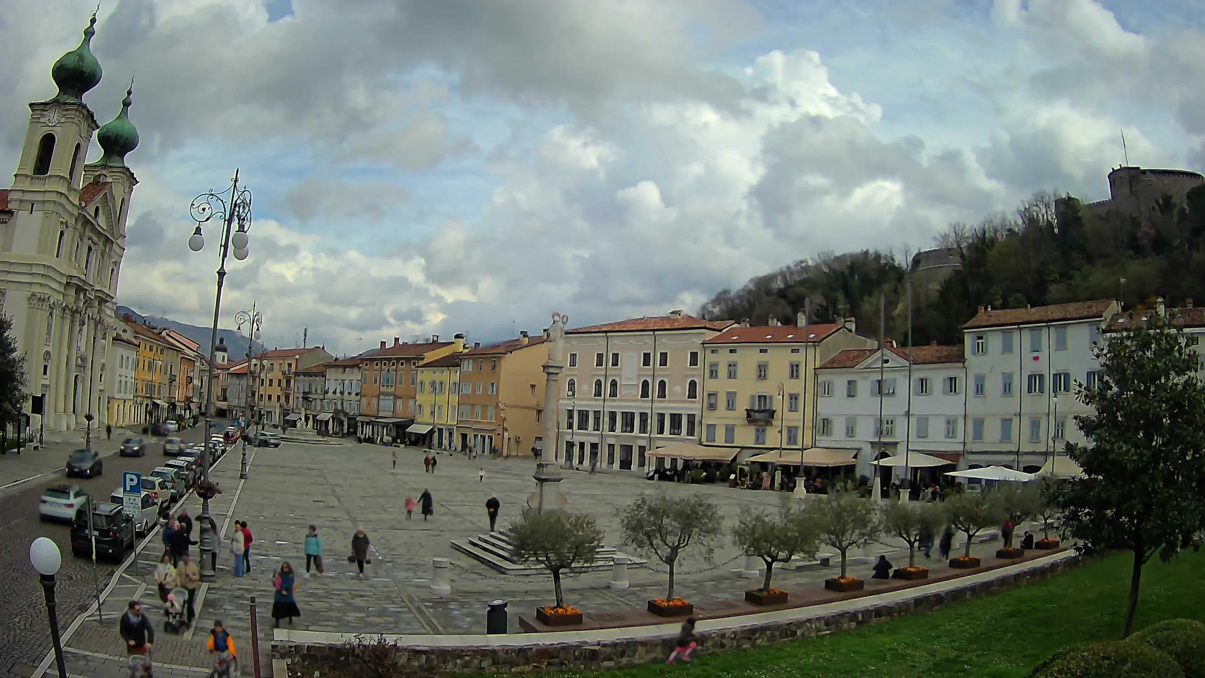 Gorizia Piazza della Vittoria e chiesa di S. Ignazio