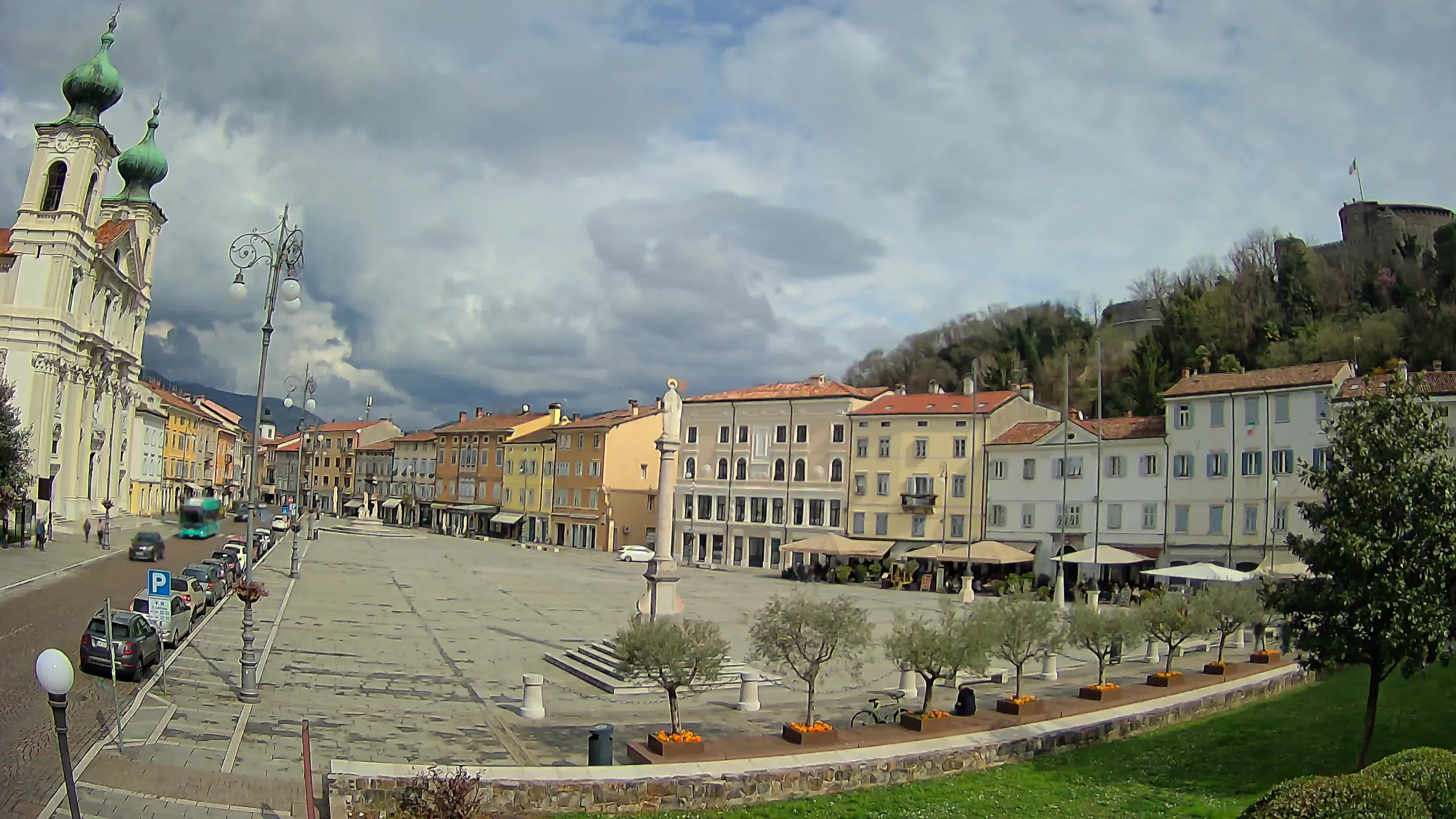 Gorizia Piazza della Vittoria e chiesa di S. Ignazio