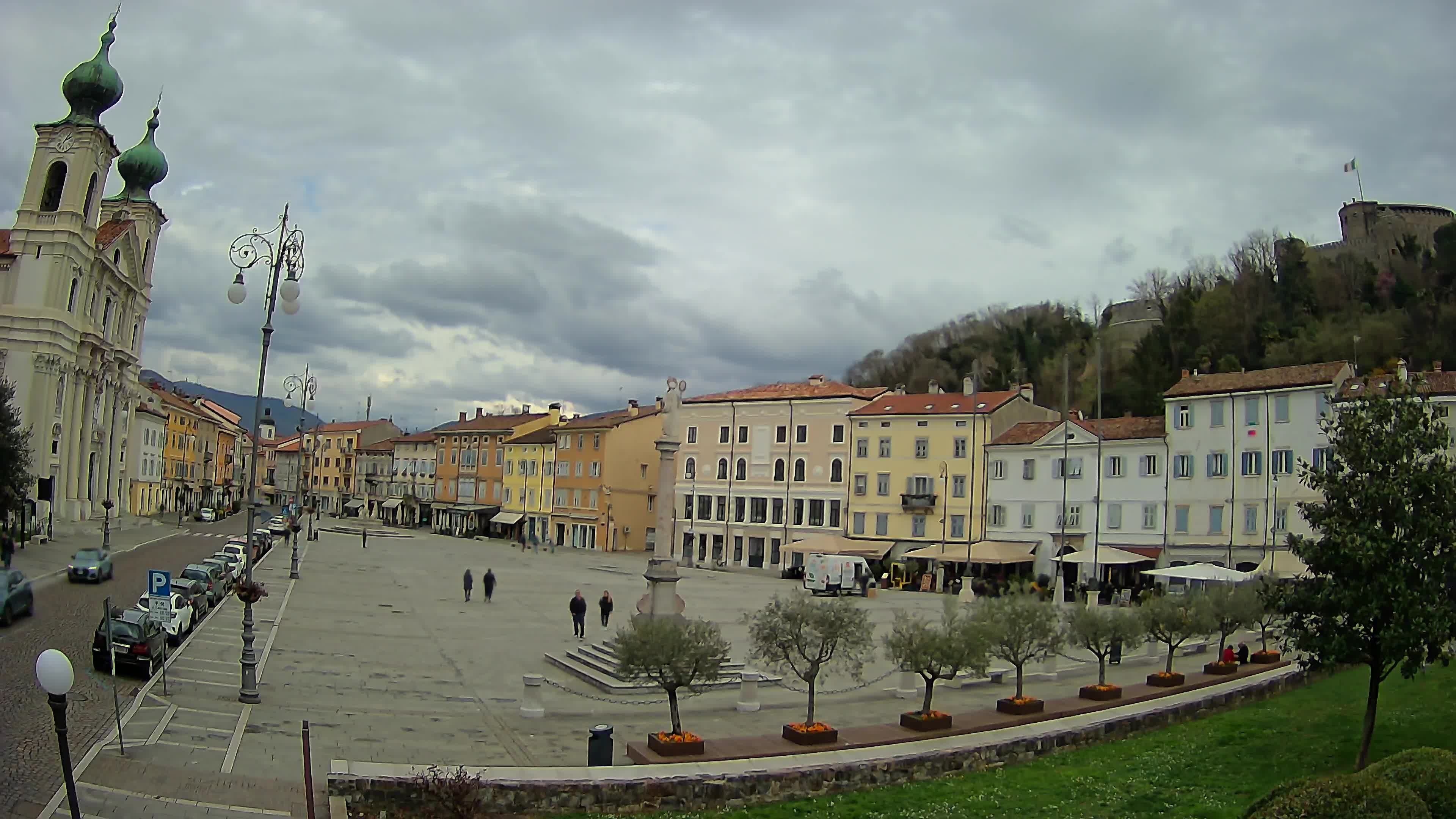 Gorizia Piazza della Vittoria e chiesa di S. Ignazio
