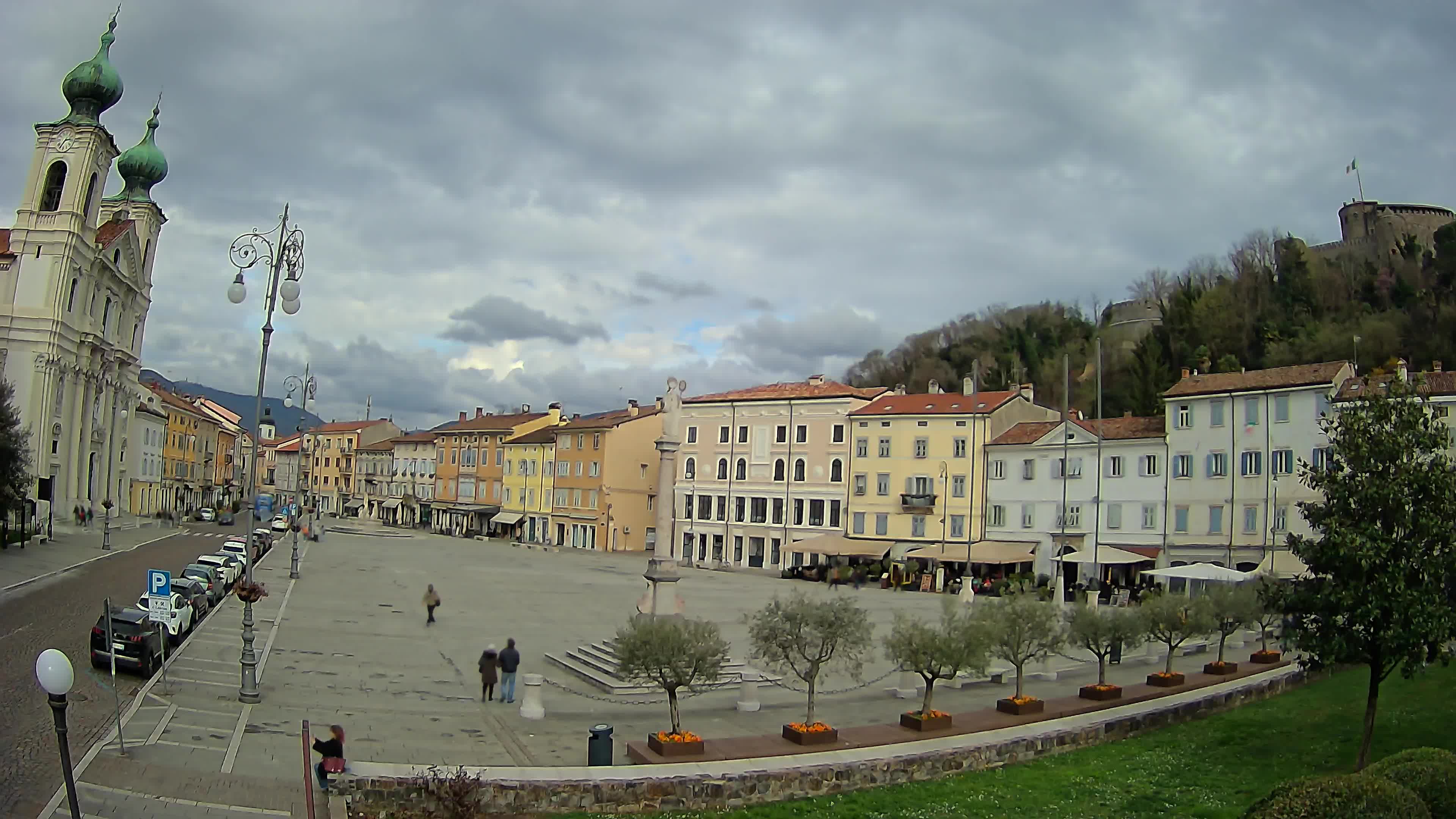 Gorizia Piazza della Vittoria e chiesa di S. Ignazio
