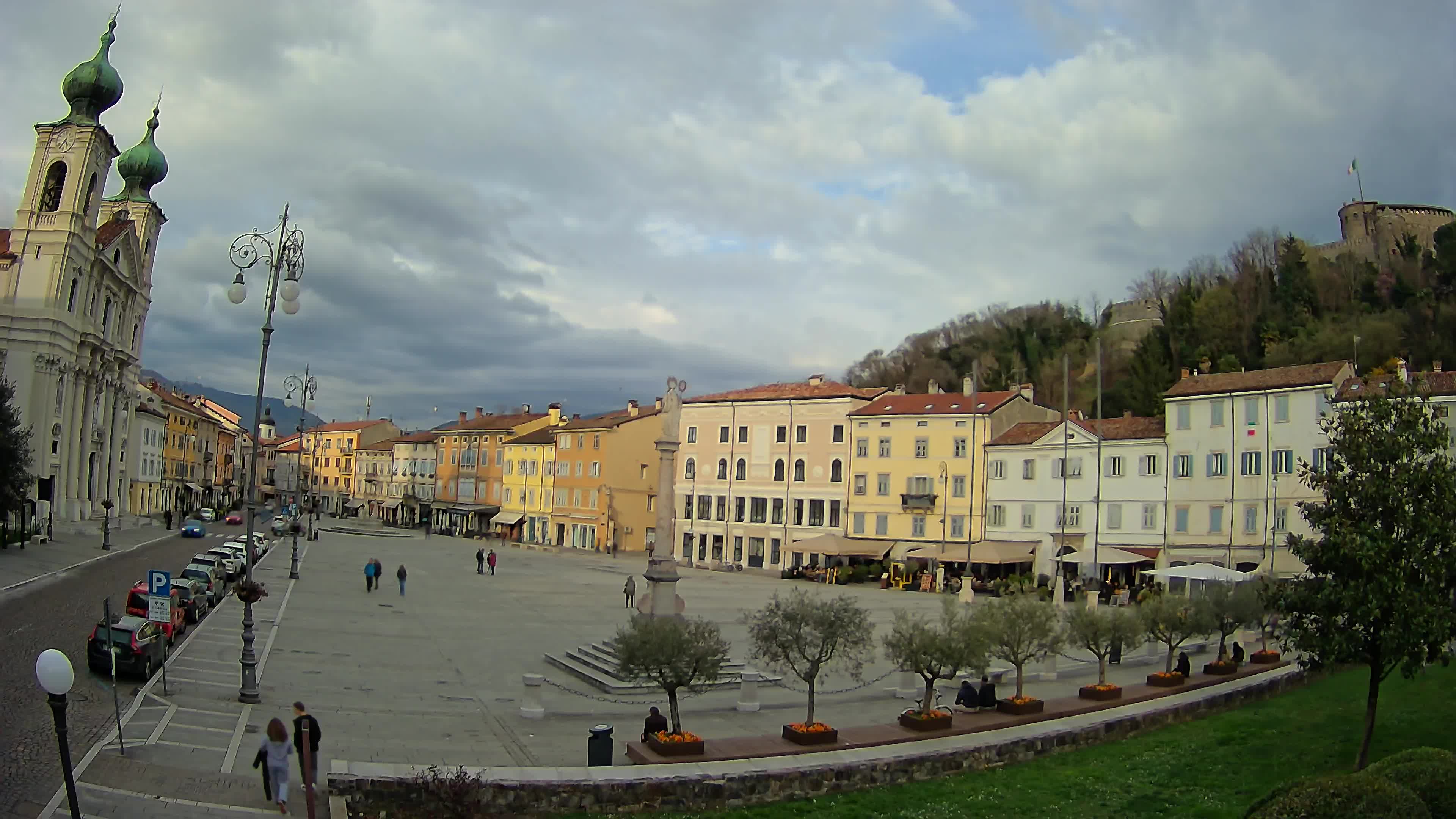 Gorizia Piazza della Vittoria e chiesa di S. Ignazio