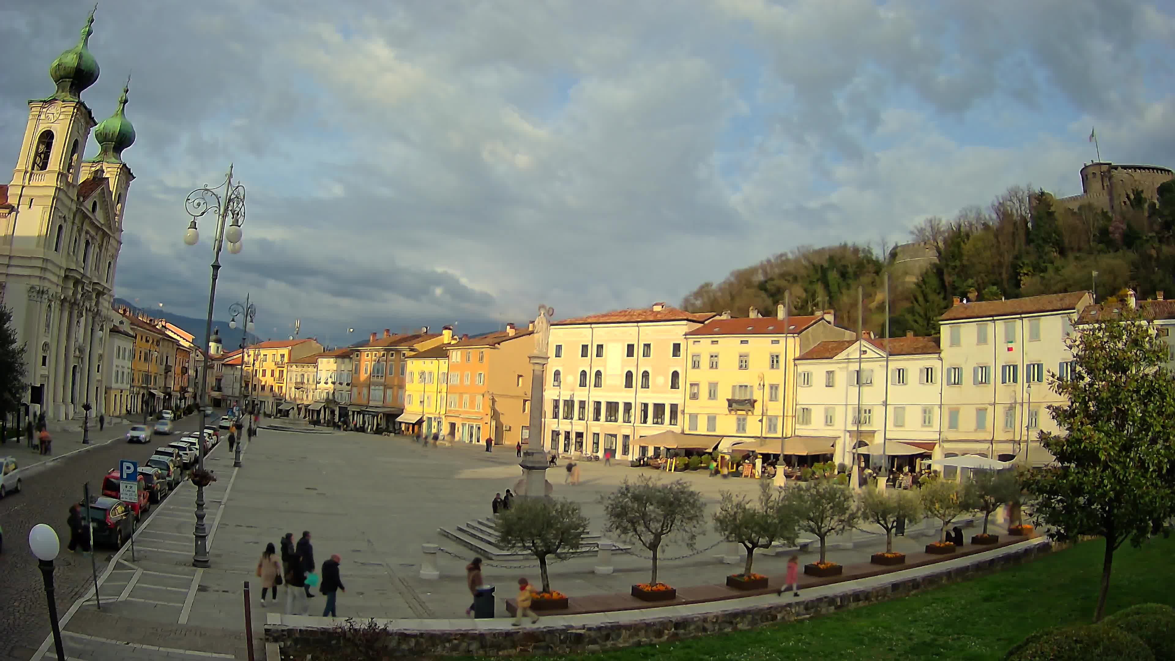 Gorizia Piazza della Vittoria e chiesa di S. Ignazio