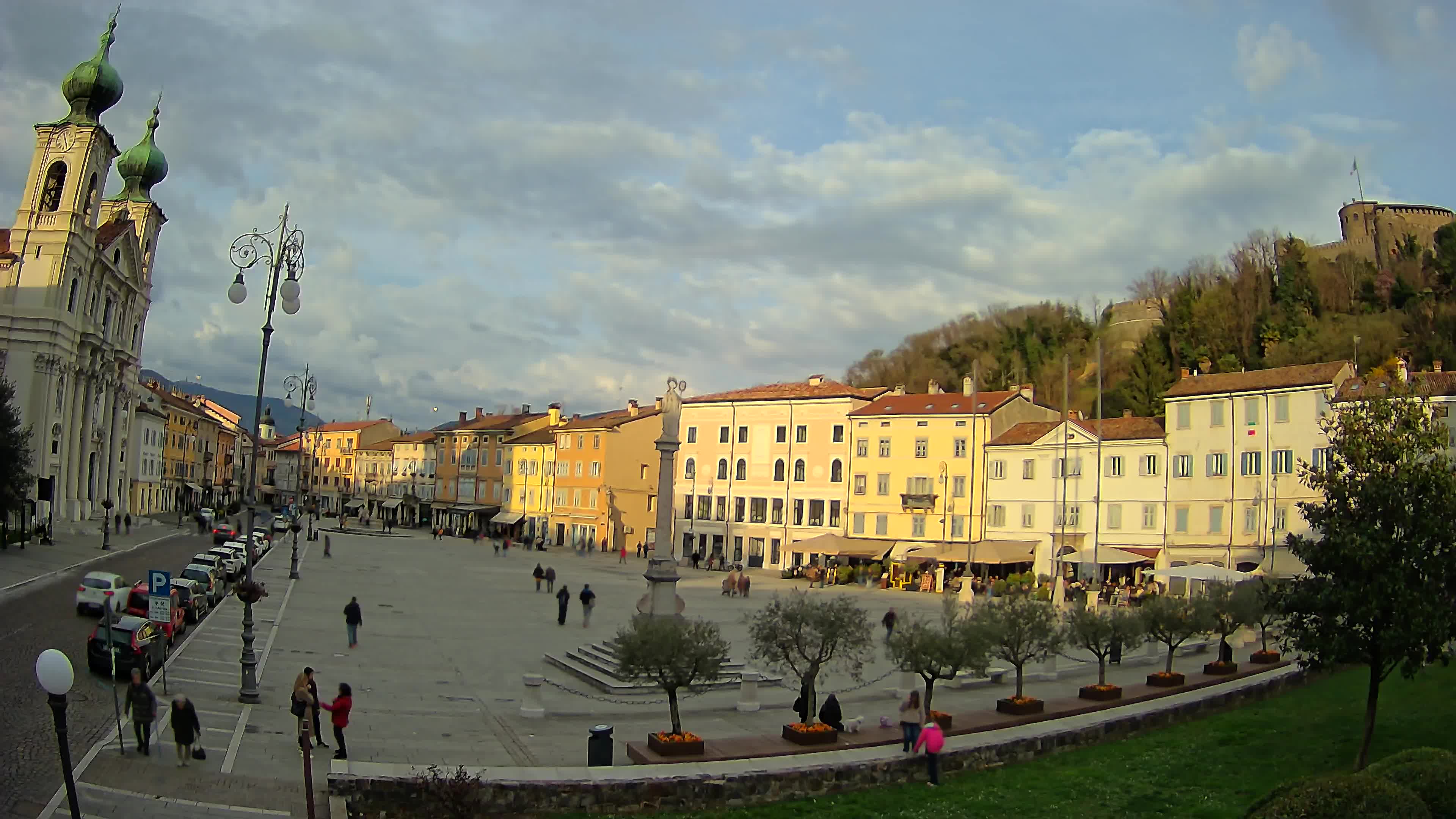 Gorizia Piazza della Vittoria e chiesa di S. Ignazio