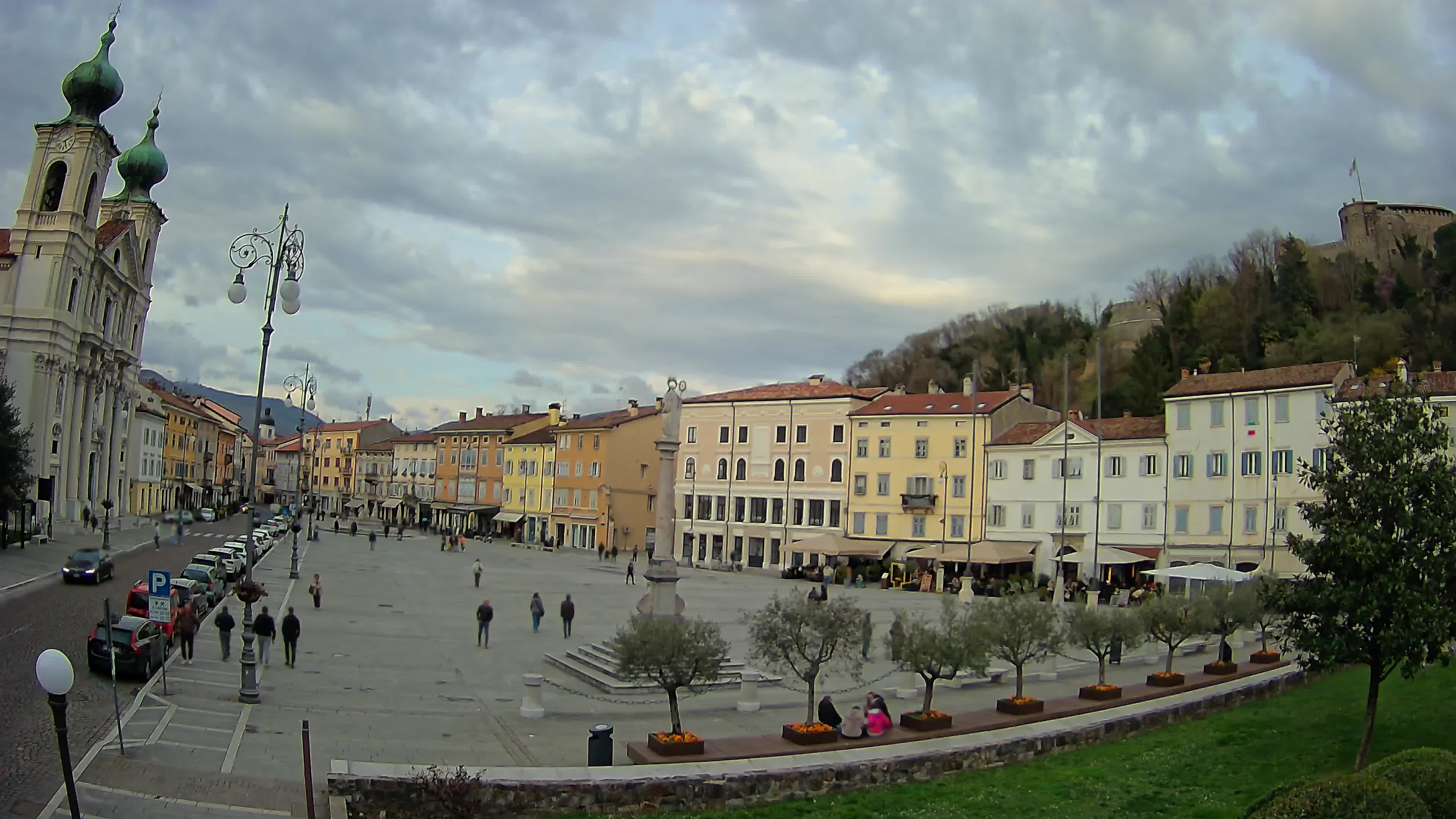 Kamera Gorica Travnik in cerkev sv. Ignacija