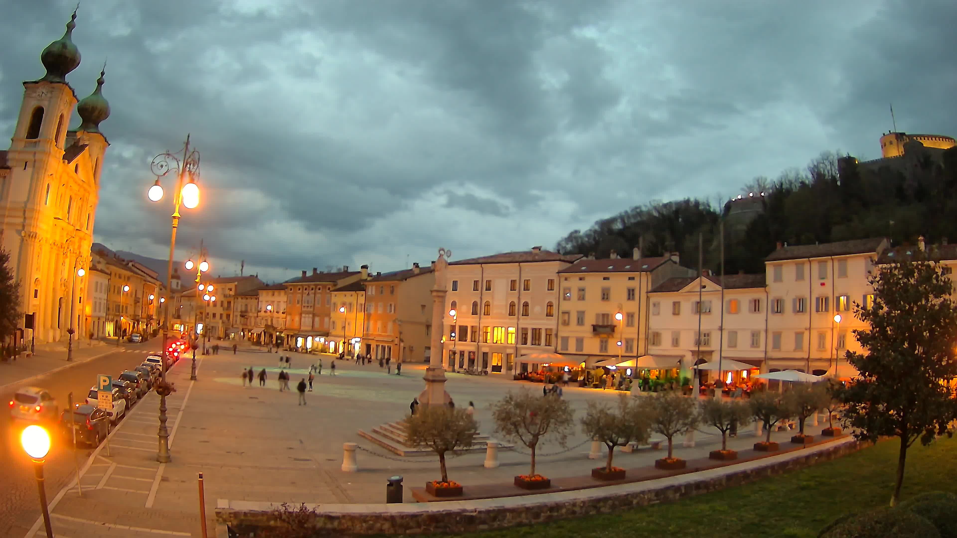 Gorizia Piazza della Vittoria e chiesa di S. Ignazio