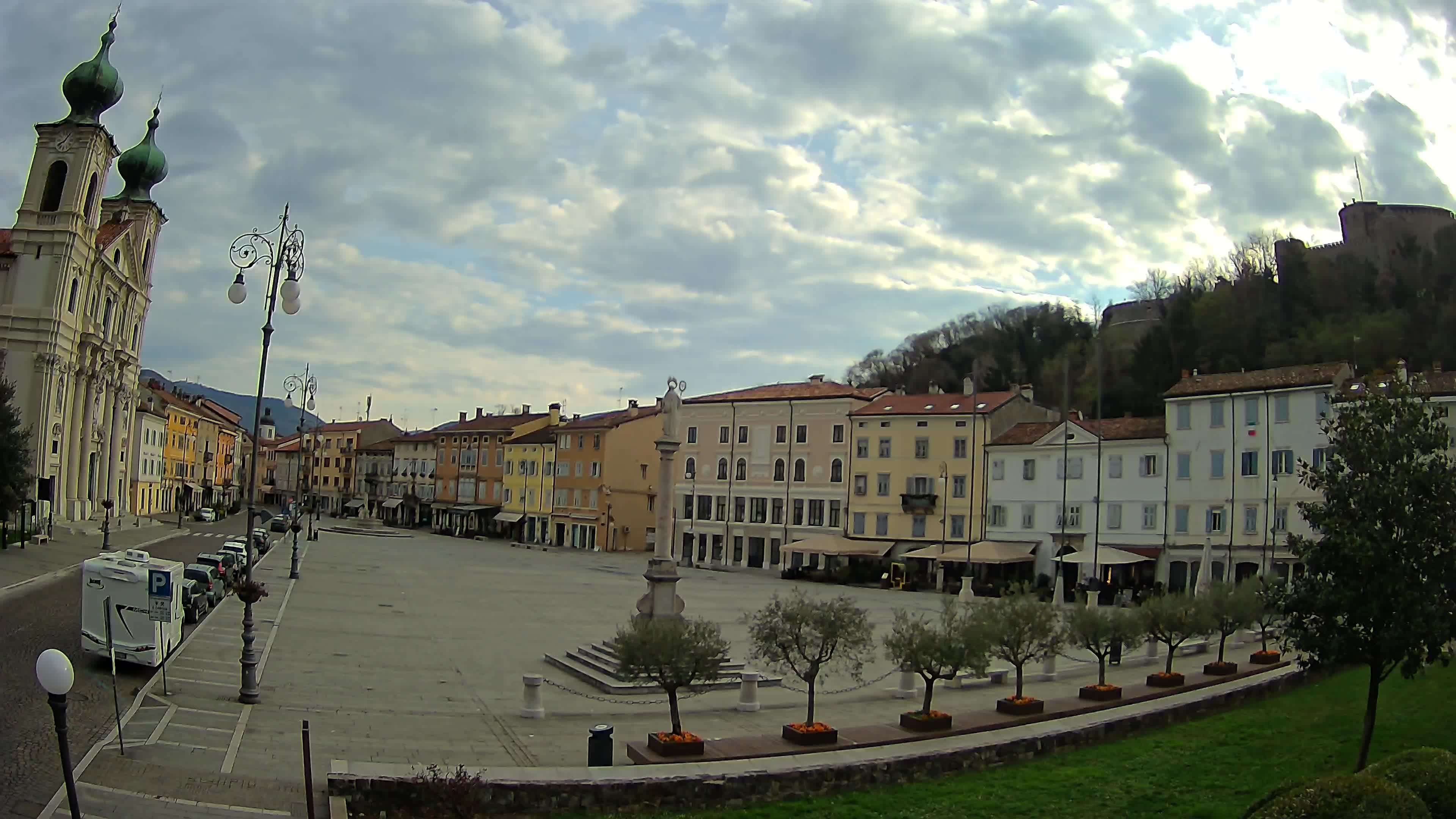 Gorizia Piazza della Vittoria e chiesa di S. Ignazio