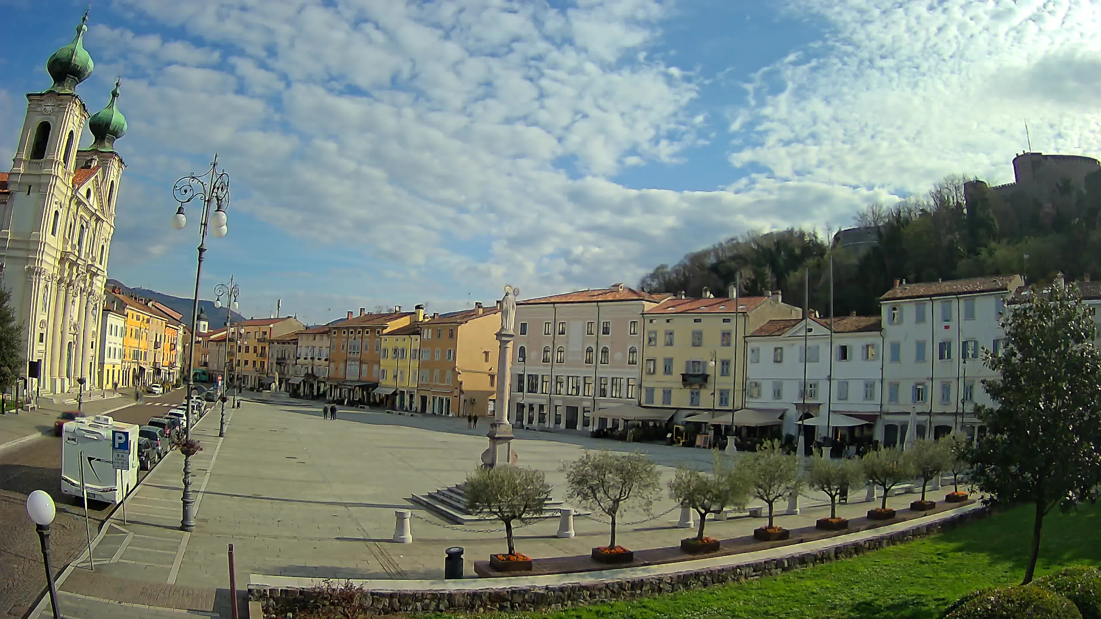 Gorizia – Plaza Vittoria – iglesia de San Pedro. Ignacio