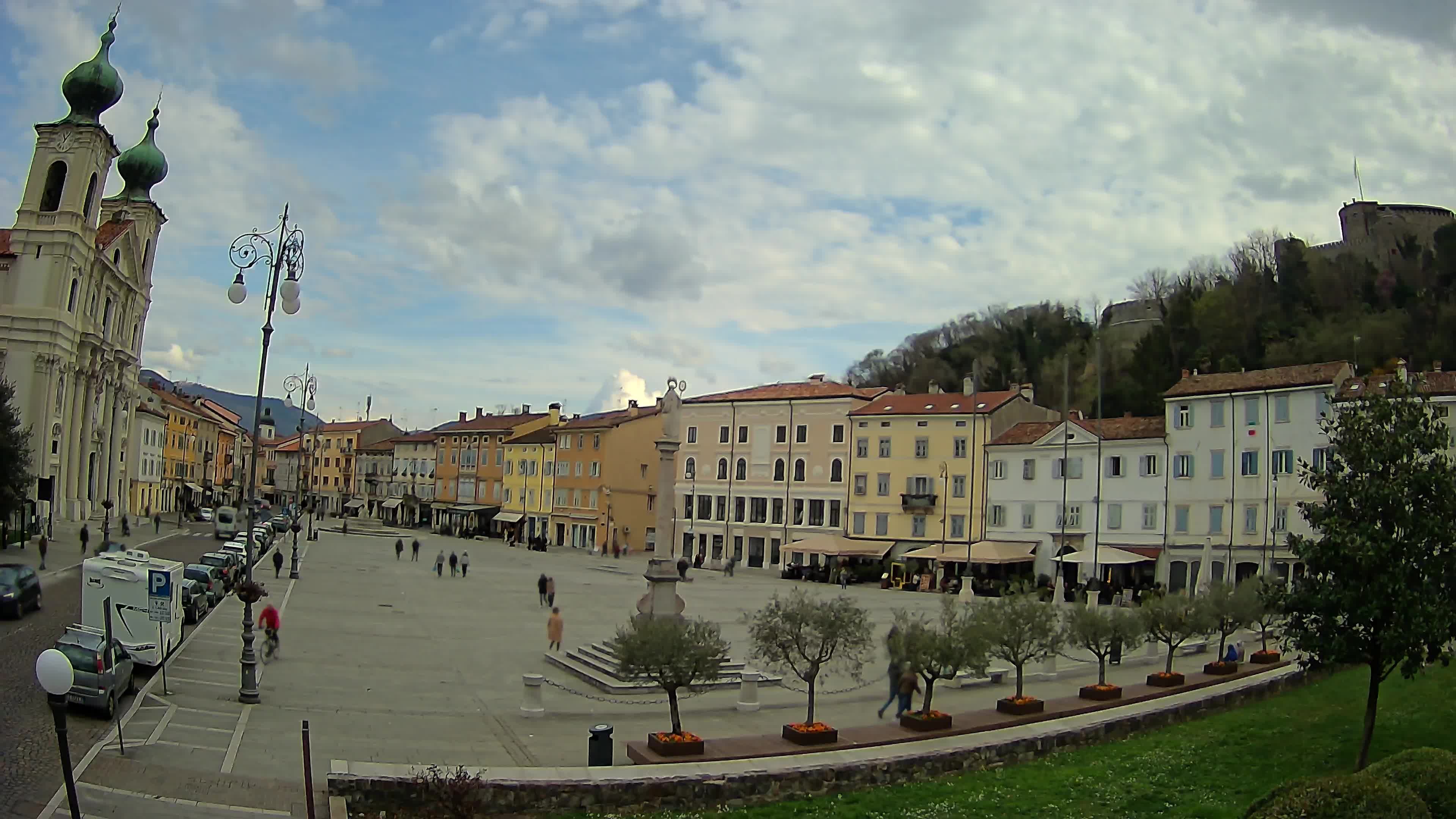 Gorizia – Plaza Vittoria – iglesia de San Pedro. Ignacio