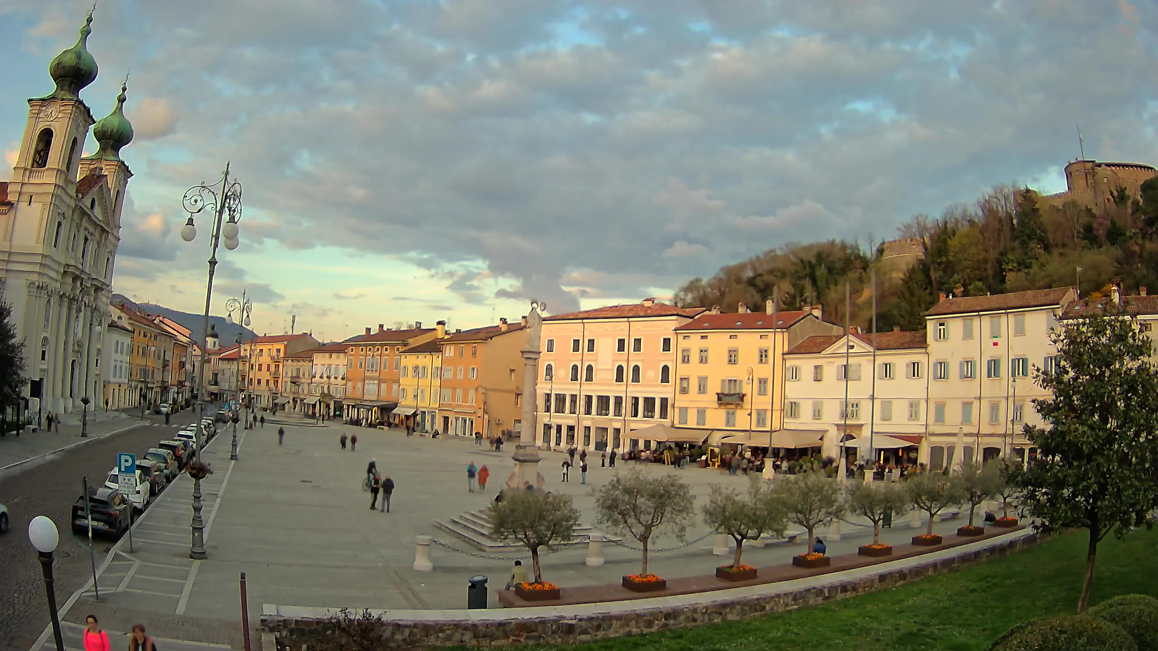 Gorizia Piazza della Vittoria e chiesa di S. Ignazio