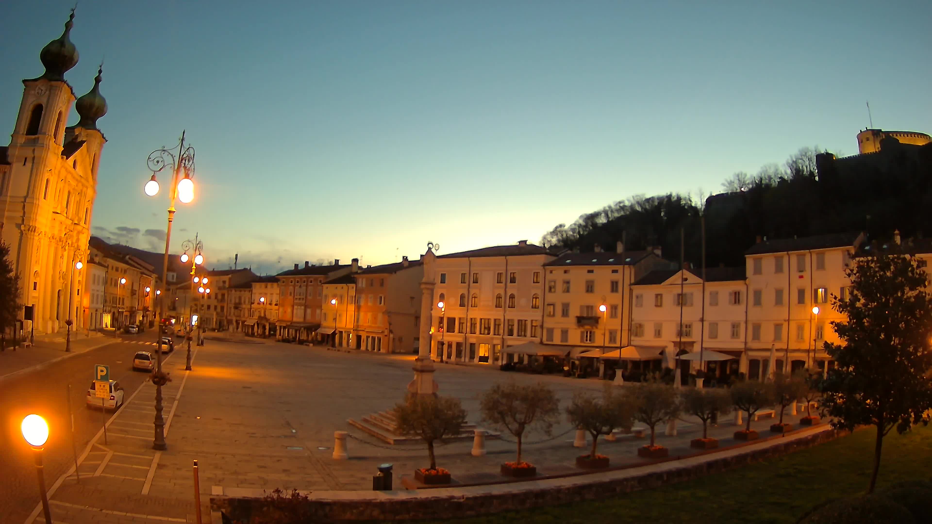 Gorizia Piazza della Vittoria e chiesa di S. Ignazio