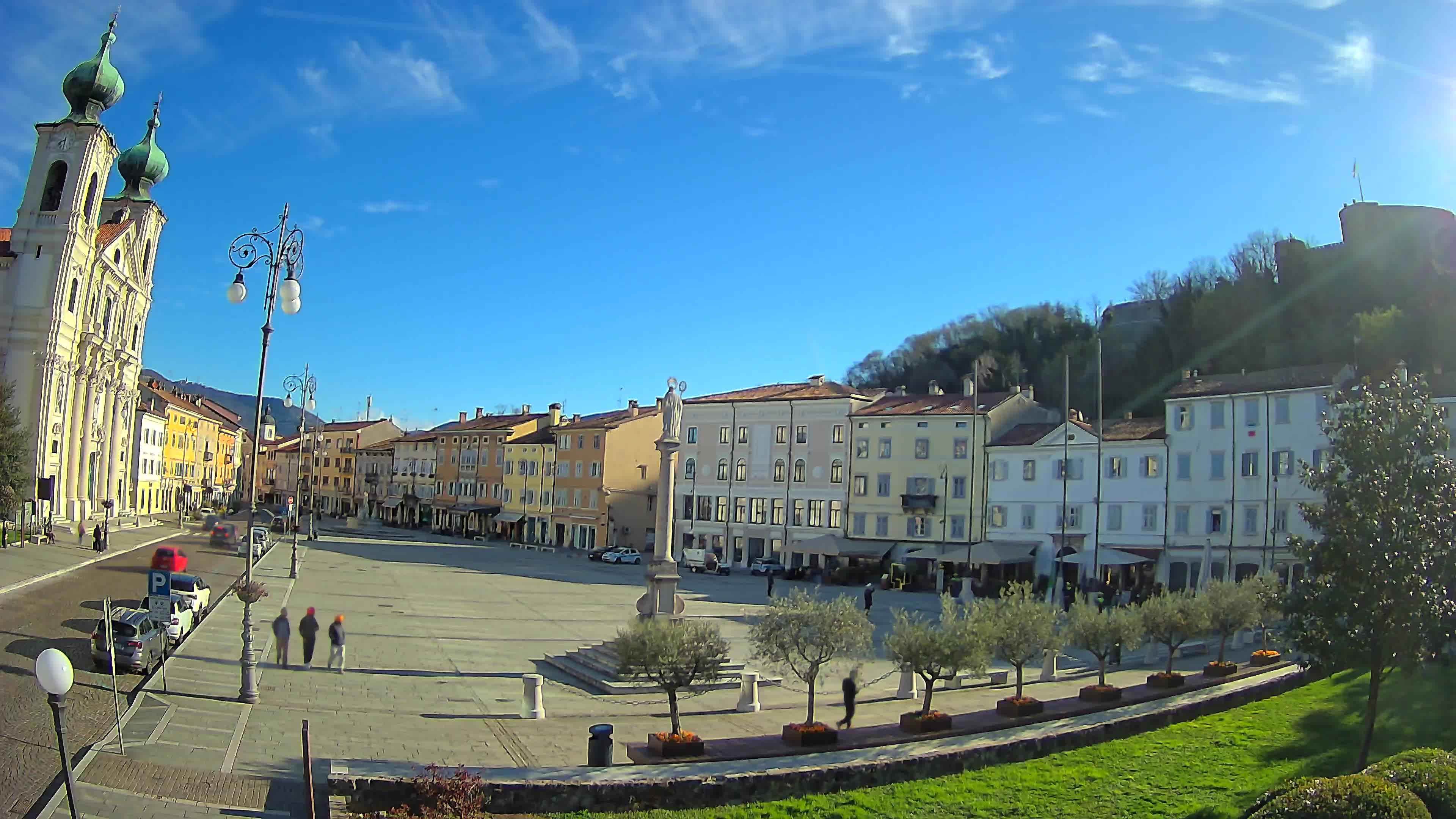 Kamera Gorica Travnik in cerkev sv. Ignacija