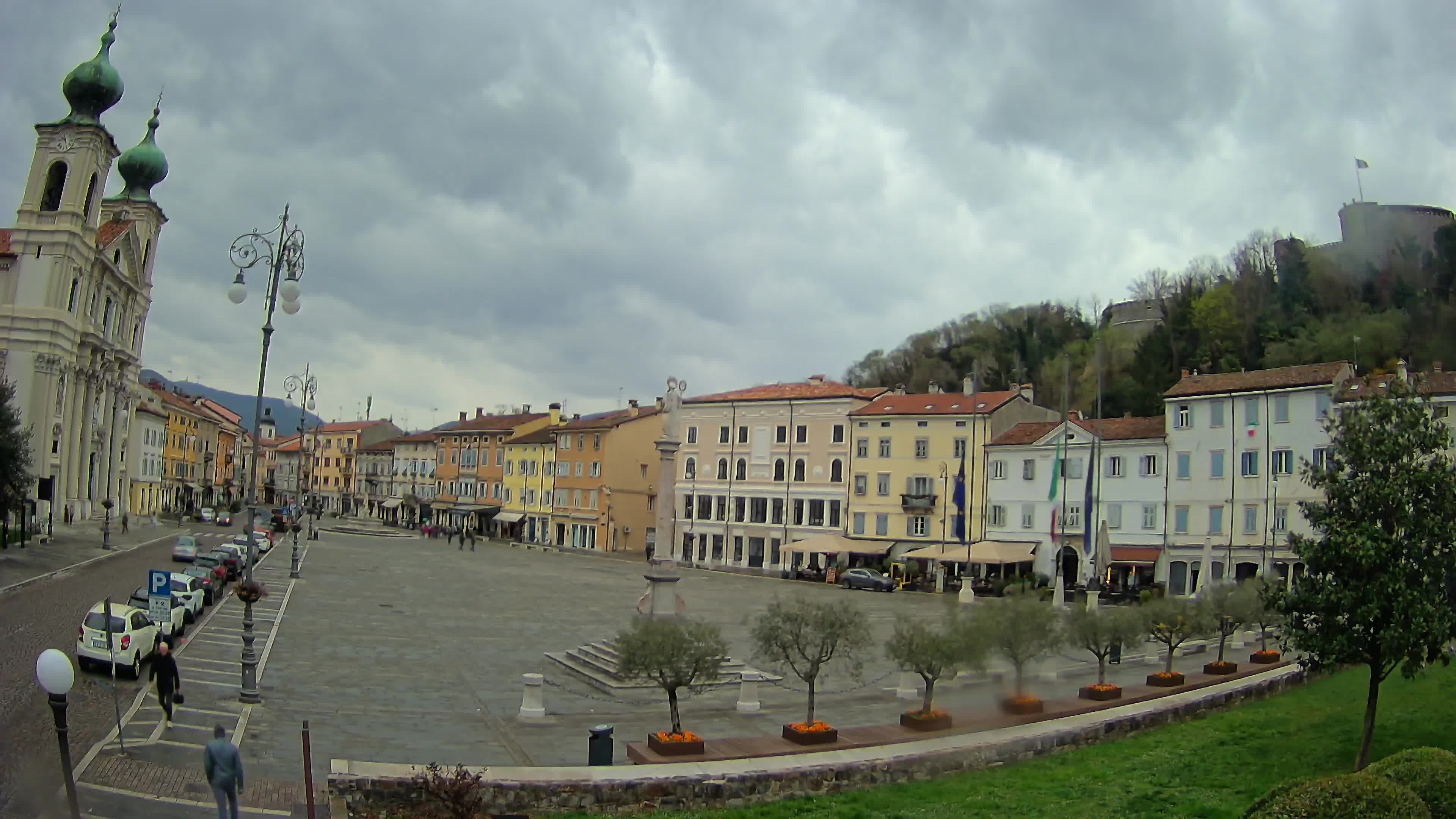 Gorizia – Plaza Vittoria – iglesia de San Pedro. Ignacio