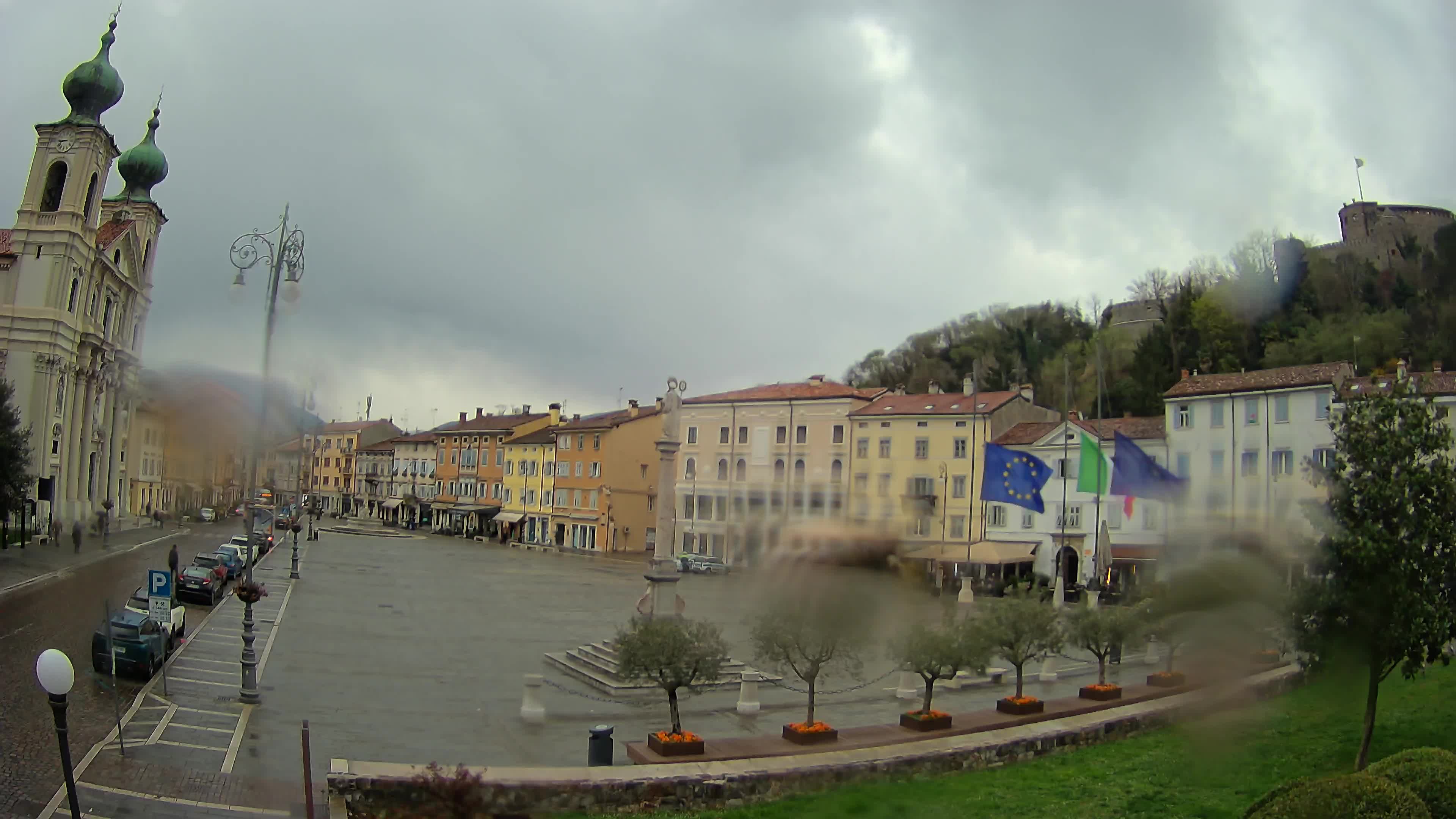 Kamera Gorica Travnik in cerkev sv. Ignacija