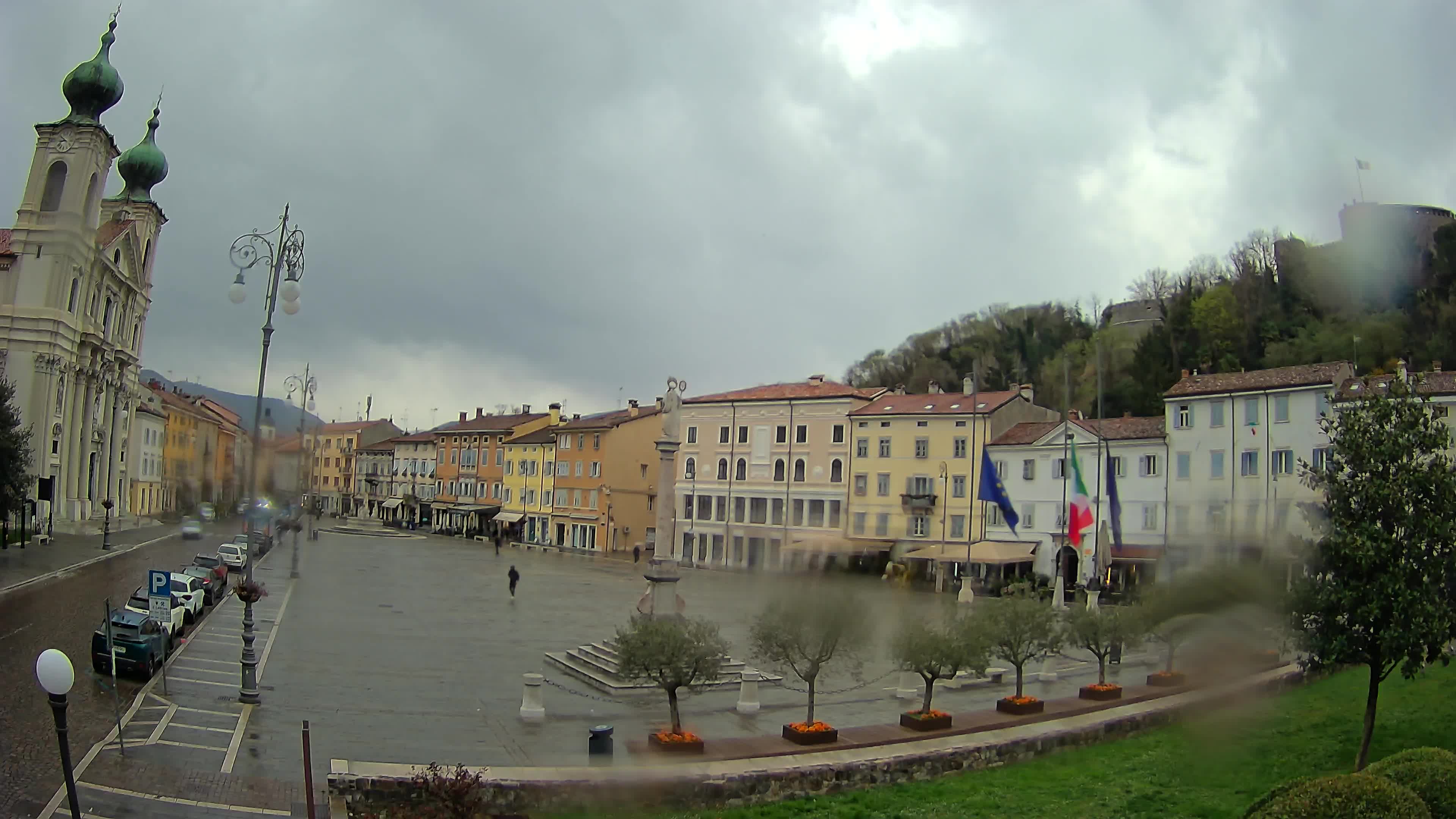 Gorizia Piazza della Vittoria e chiesa di S. Ignazio