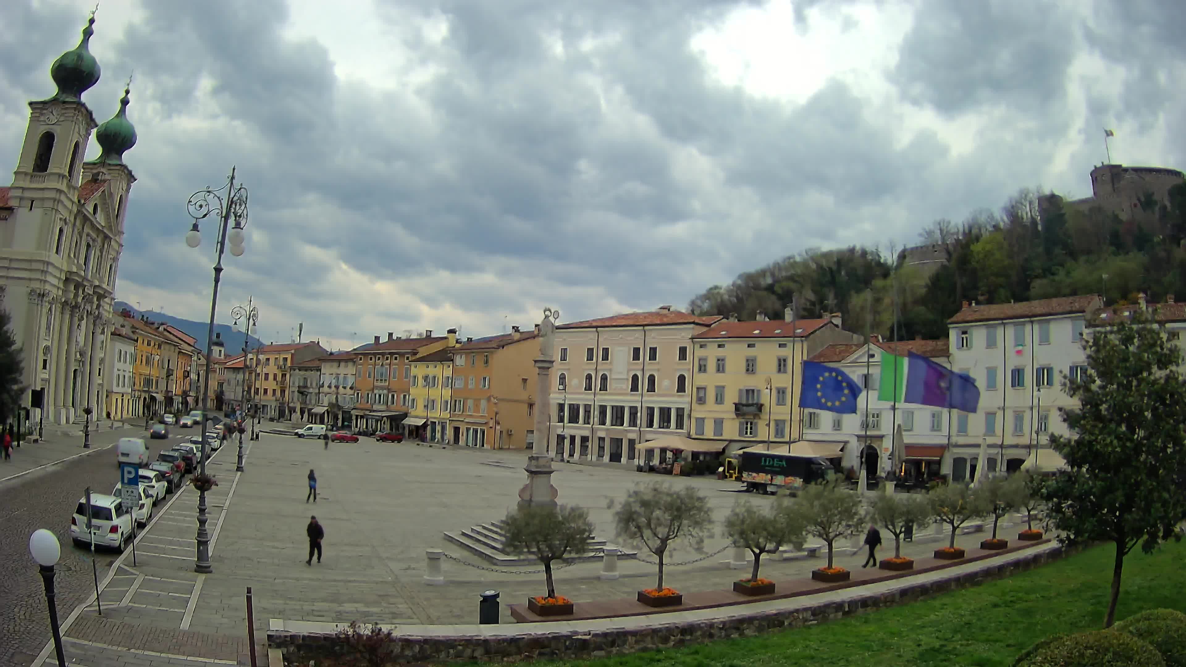 Gorizia Piazza della Vittoria e chiesa di S. Ignazio