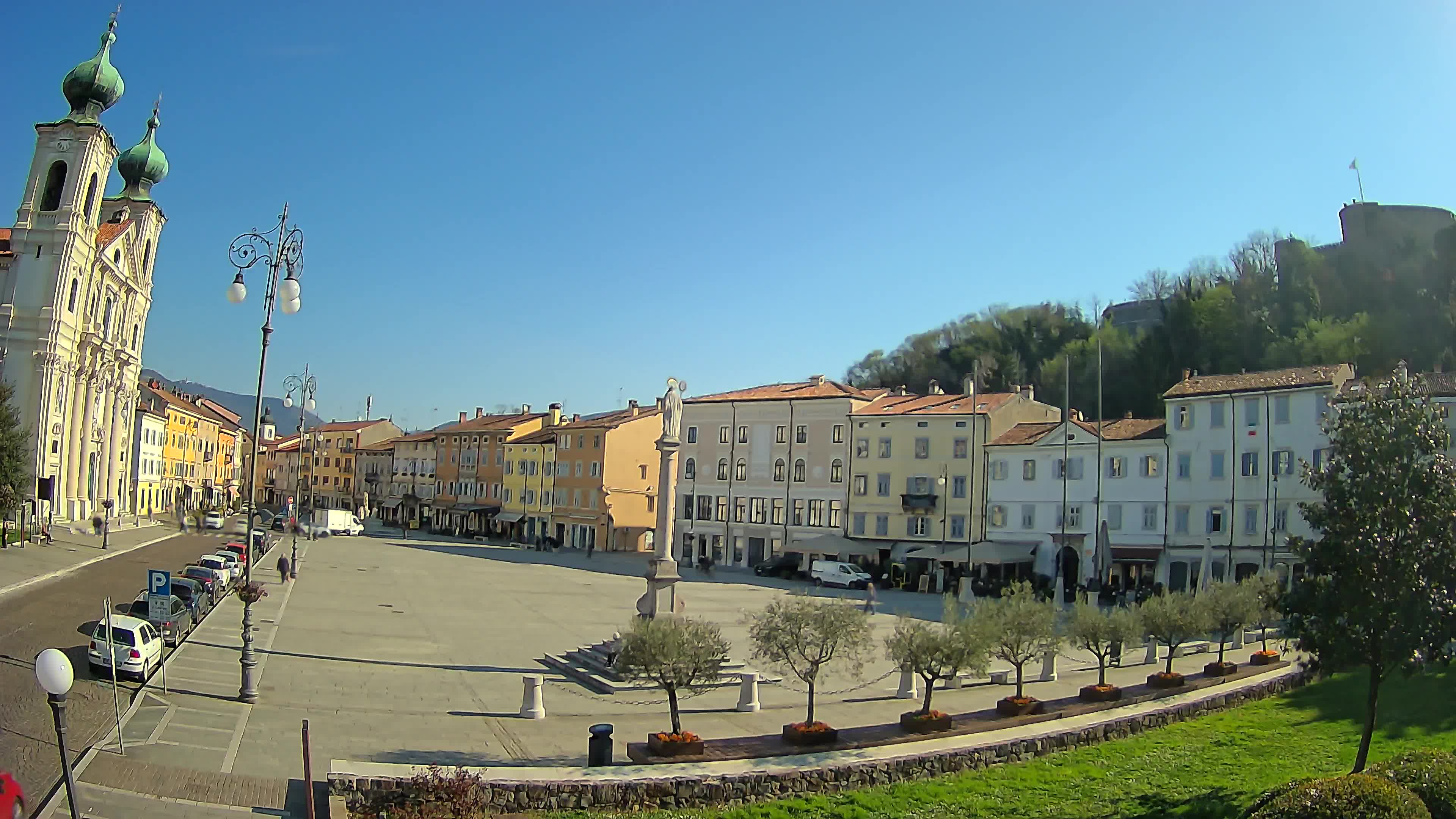Gorizia – Plaza Vittoria – iglesia de San Pedro. Ignacio