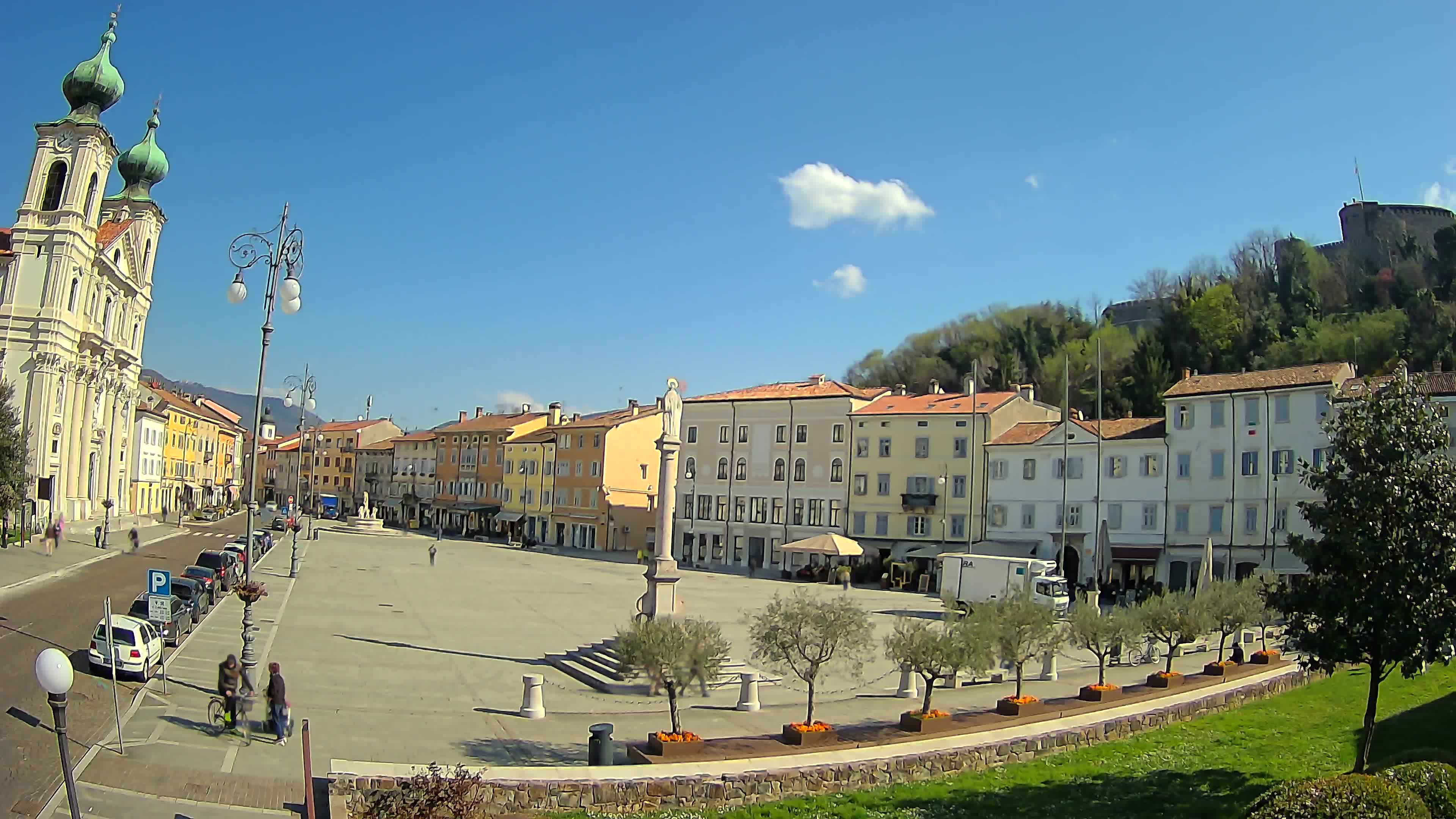 Gorizia Piazza della Vittoria e chiesa di S. Ignazio