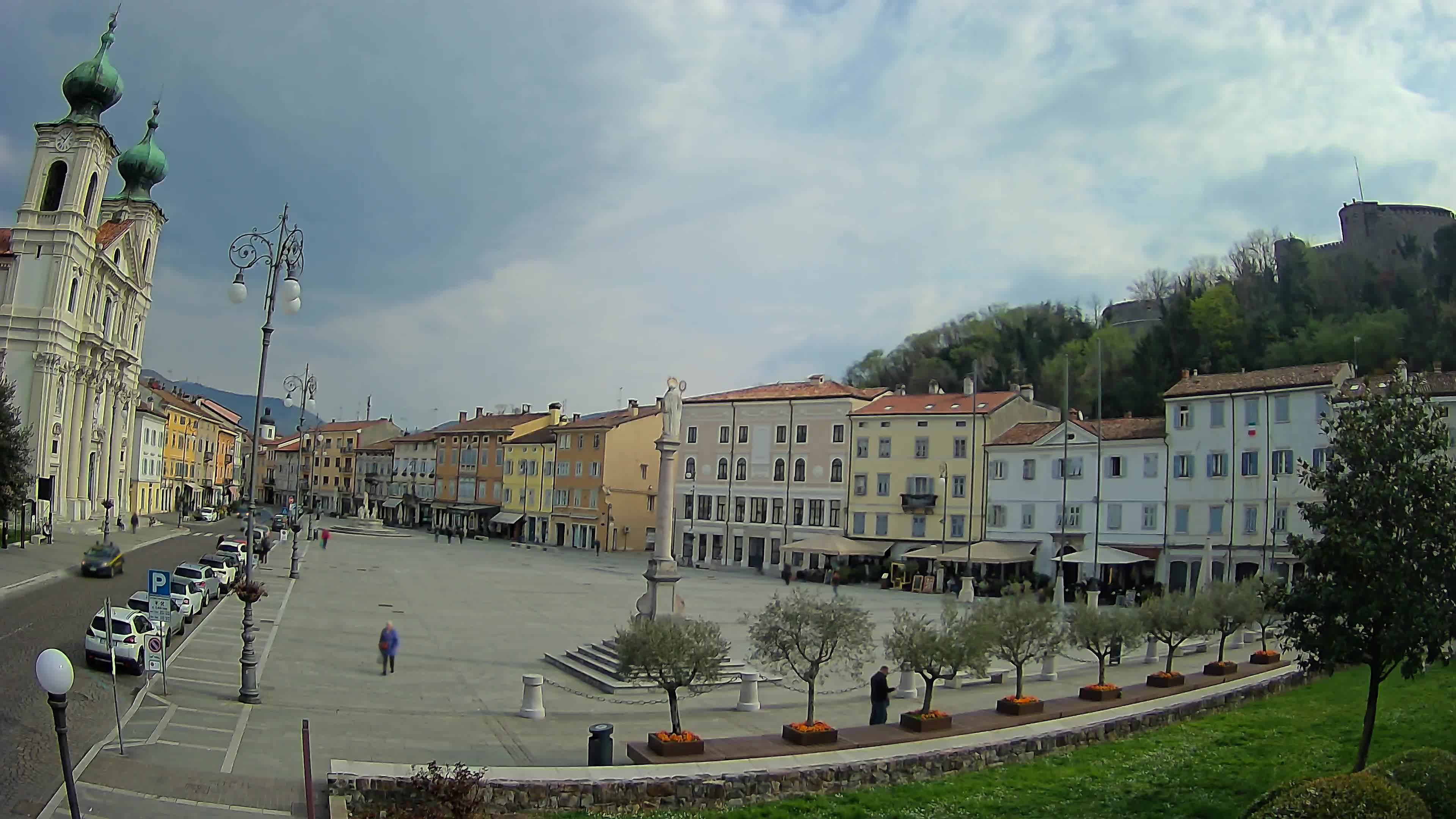 Kamera Gorica Travnik in cerkev sv. Ignacija