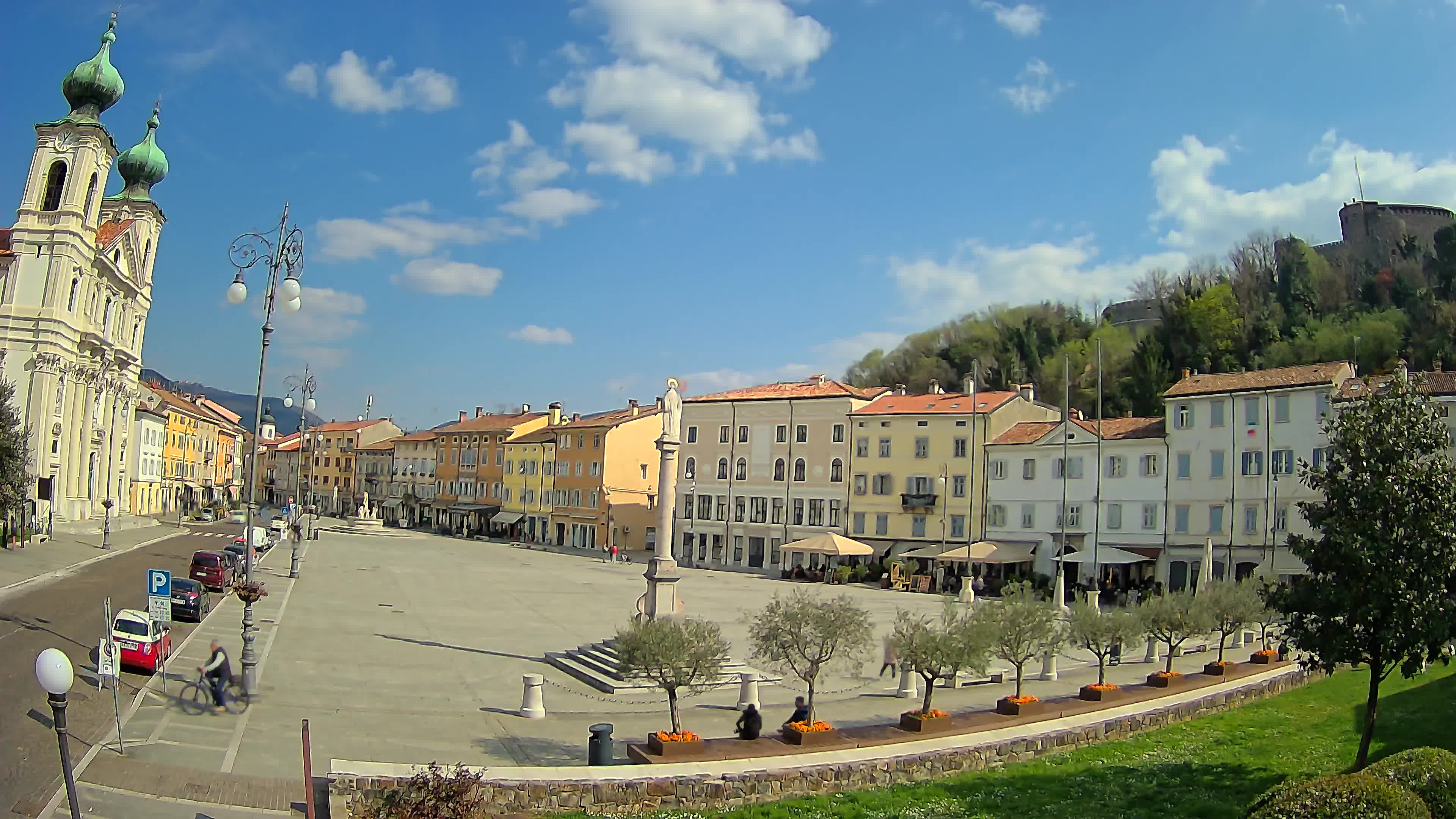 Gorizia – Plaza Vittoria – iglesia de San Pedro. Ignacio