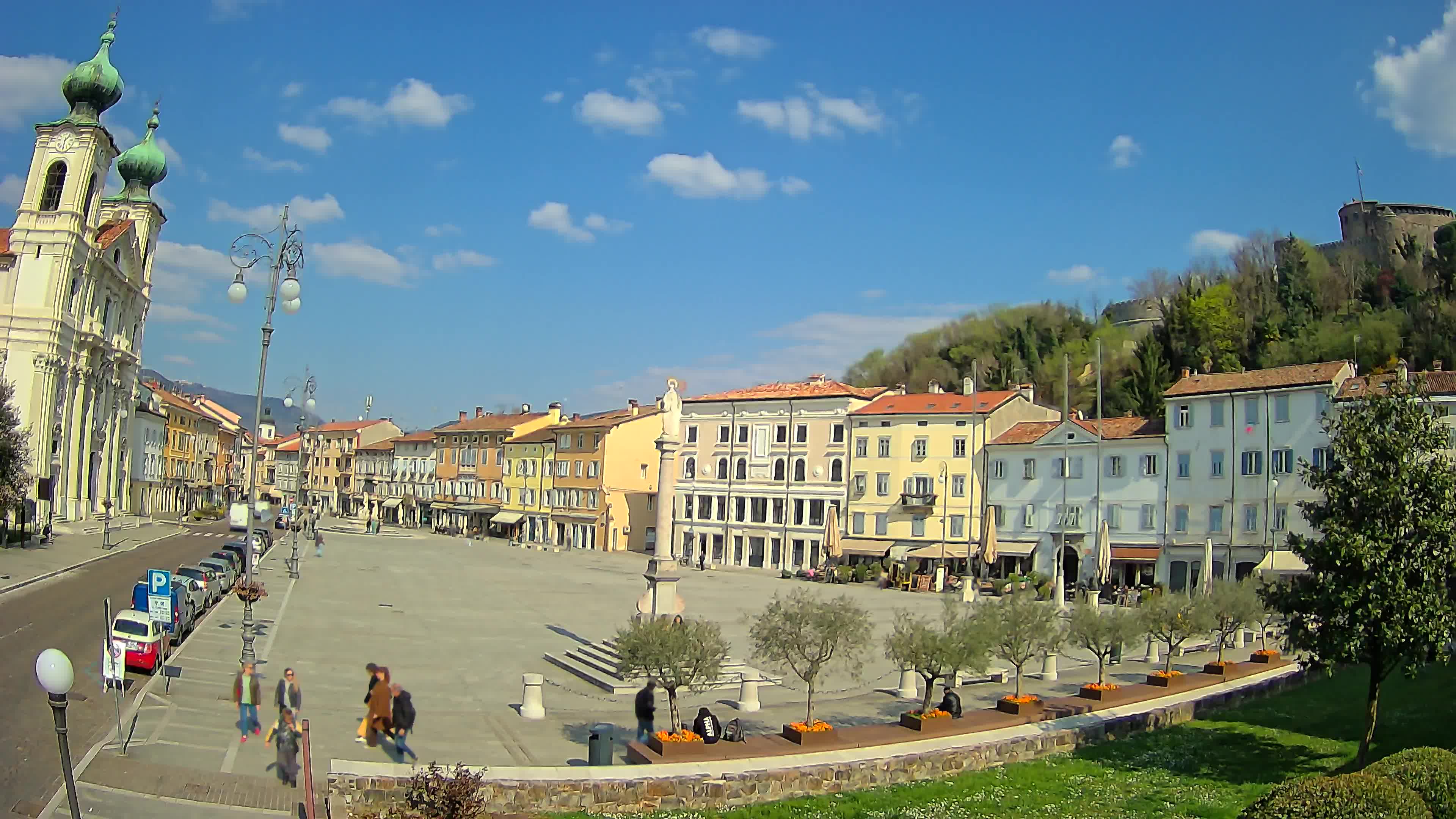Kamera Gorica Travnik in cerkev sv. Ignacija