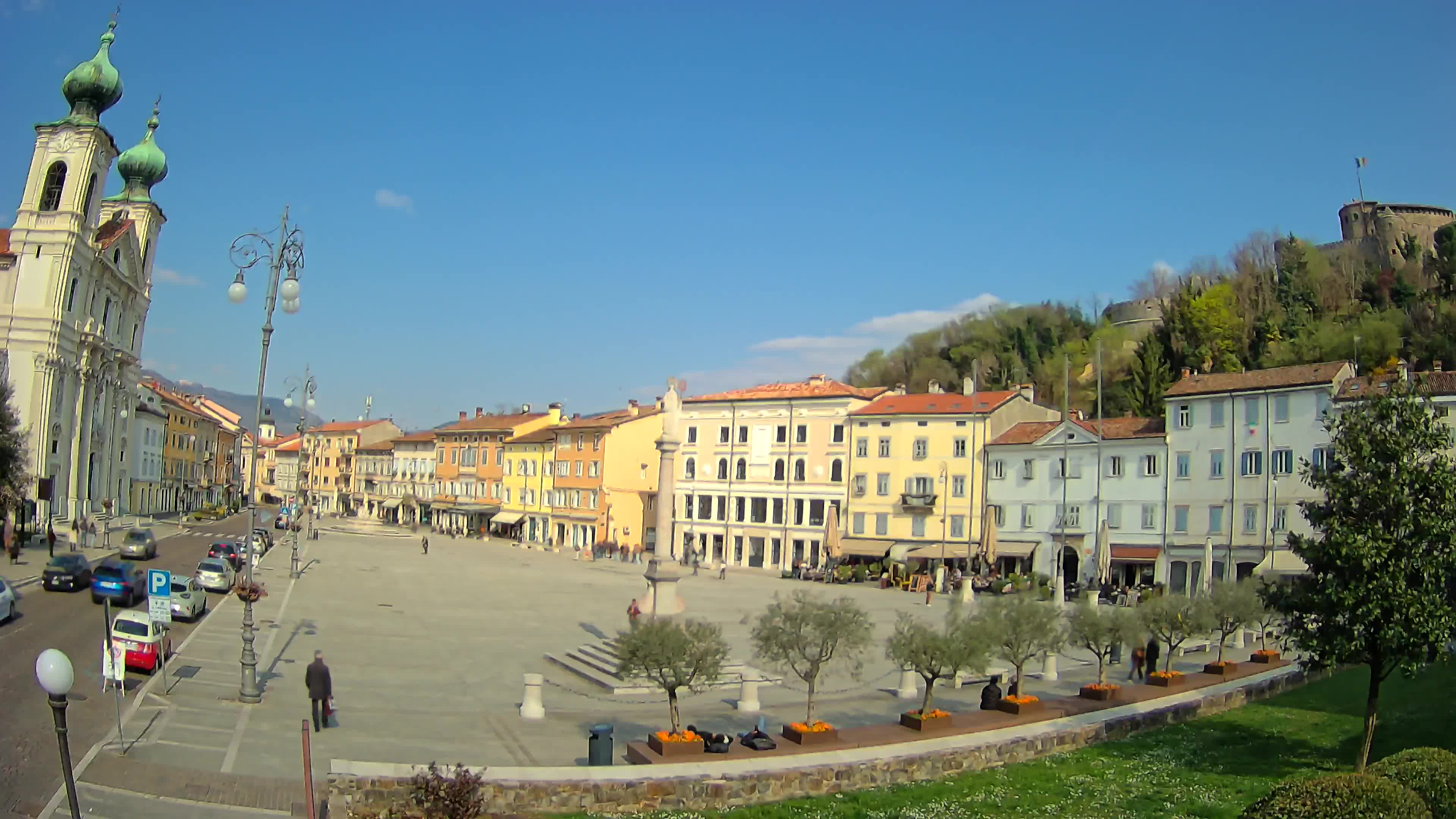 Kamera Gorica Travnik in cerkev sv. Ignacija