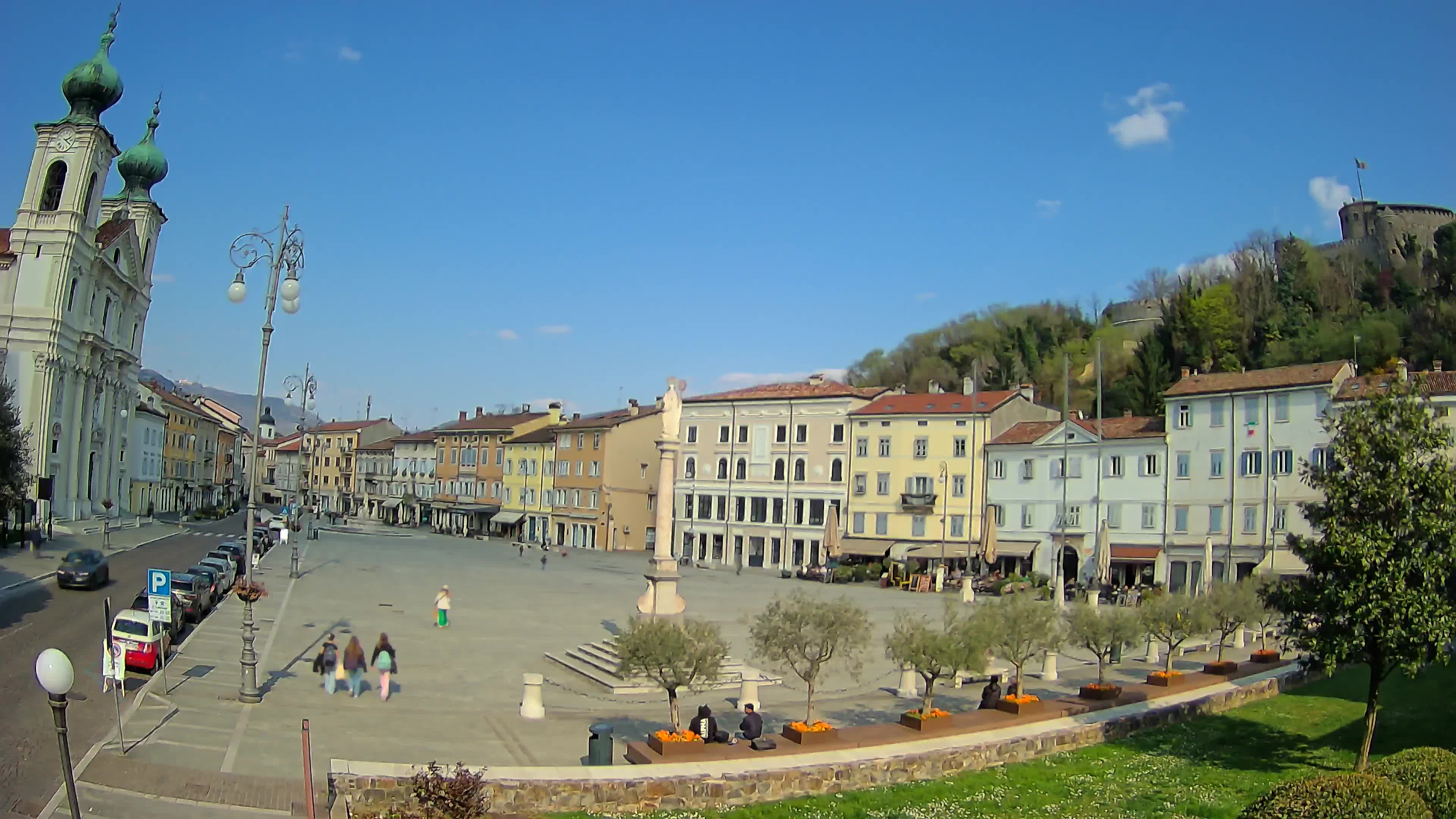 Kamera Gorica Travnik in cerkev sv. Ignacija