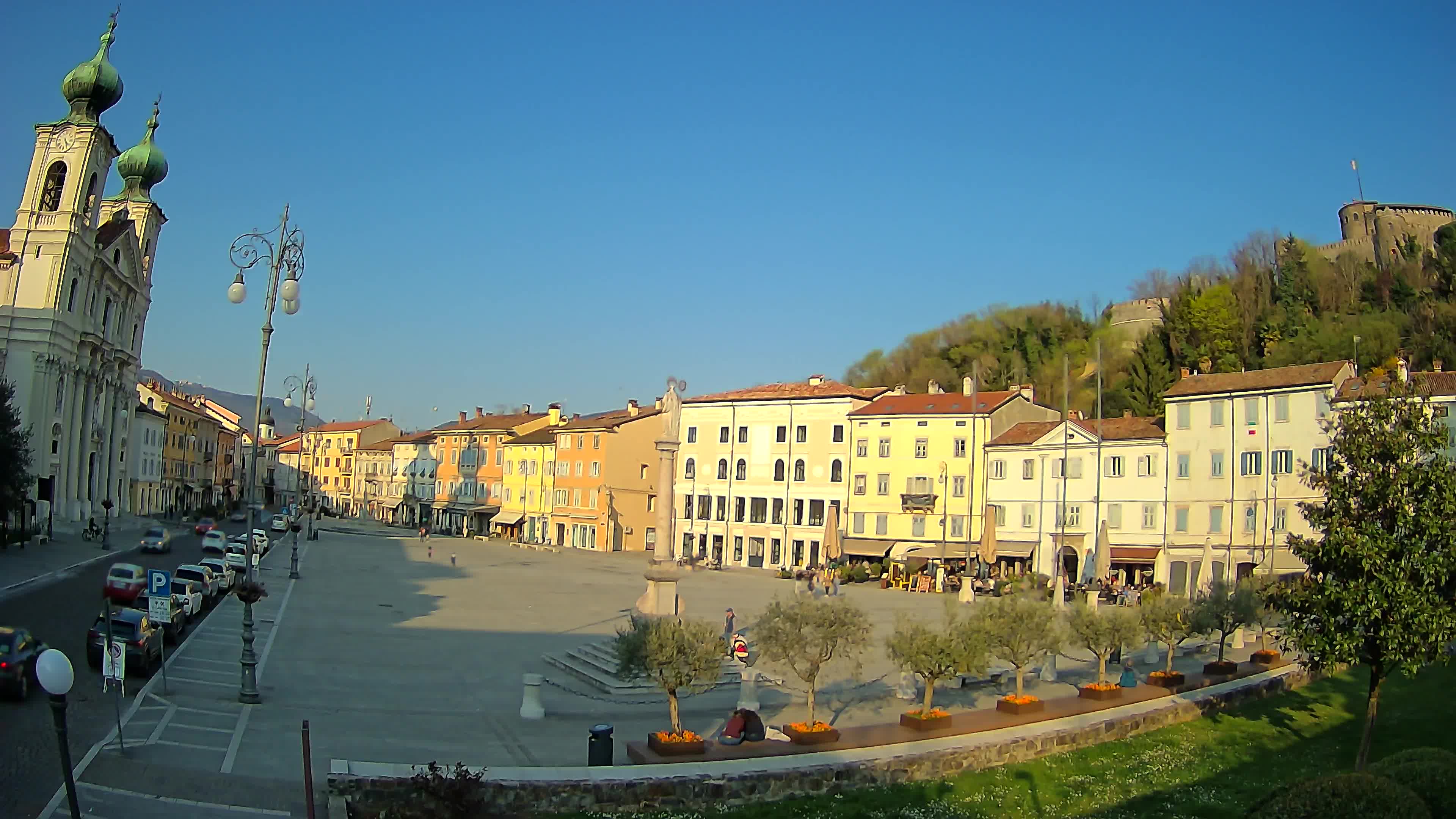 Kamera Gorica Travnik in cerkev sv. Ignacija