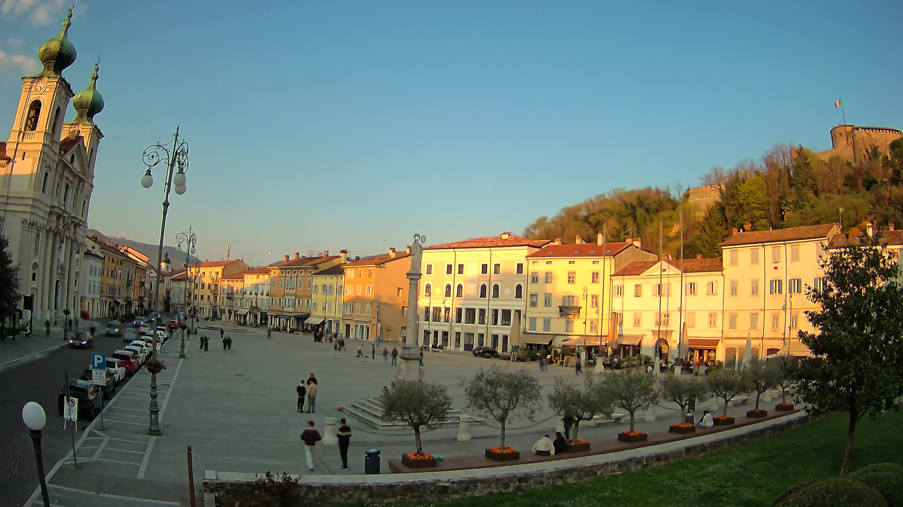 Kamera Gorica Travnik in cerkev sv. Ignacija