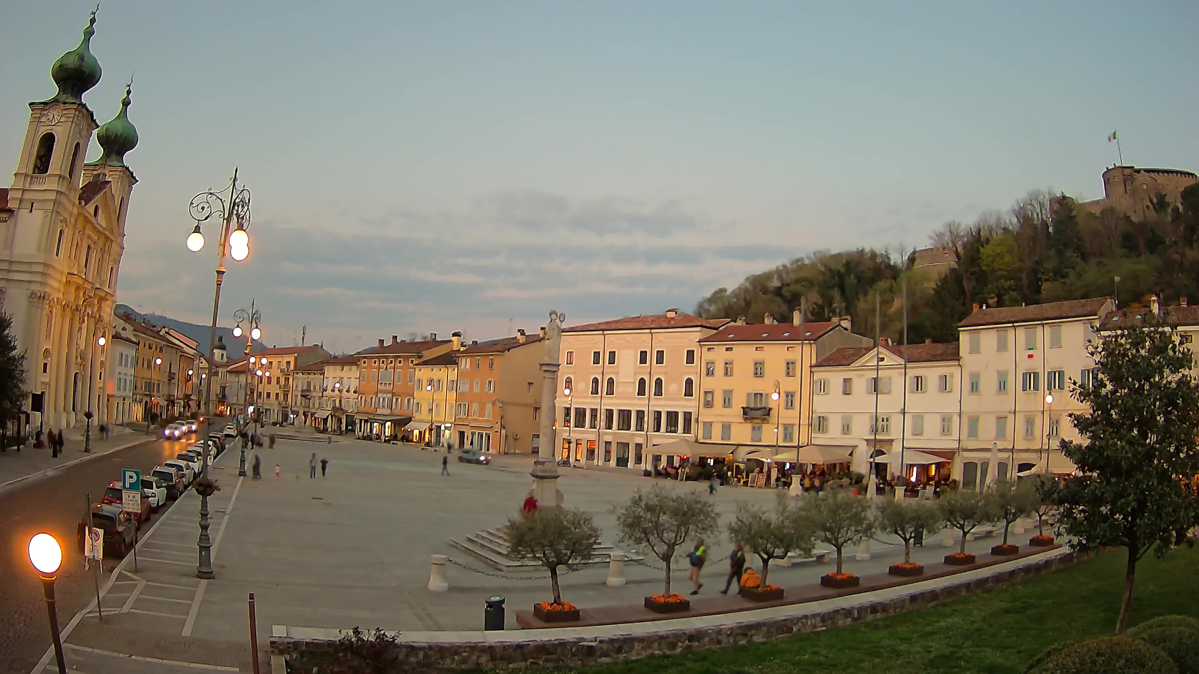 Gorizia Piazza della Vittoria e chiesa di S. Ignazio